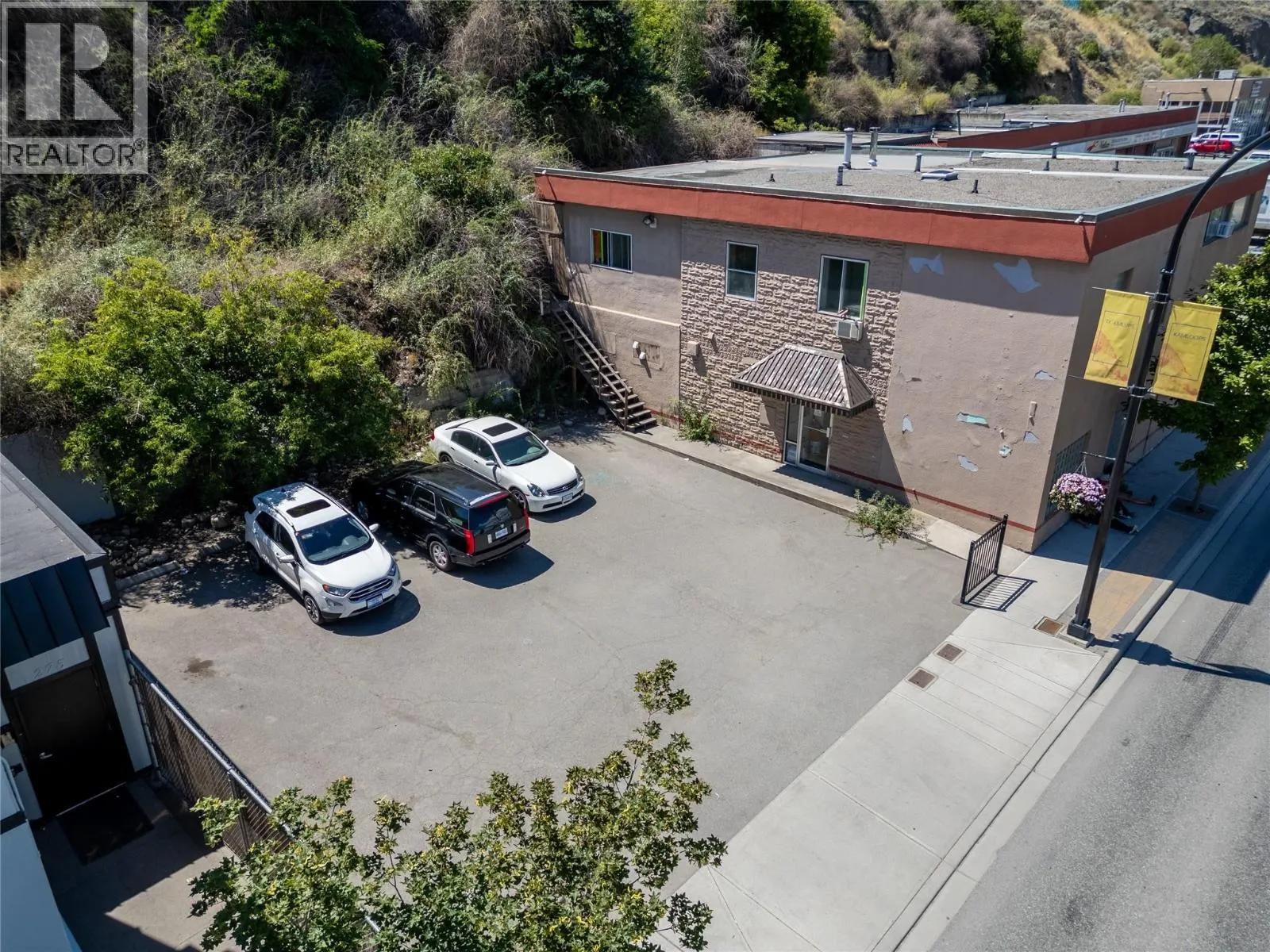 281 VICTORIA Street W