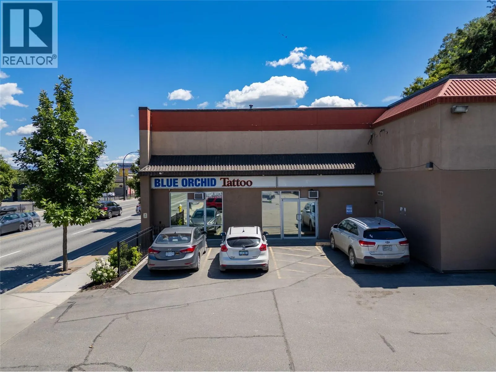 281 VICTORIA Street W