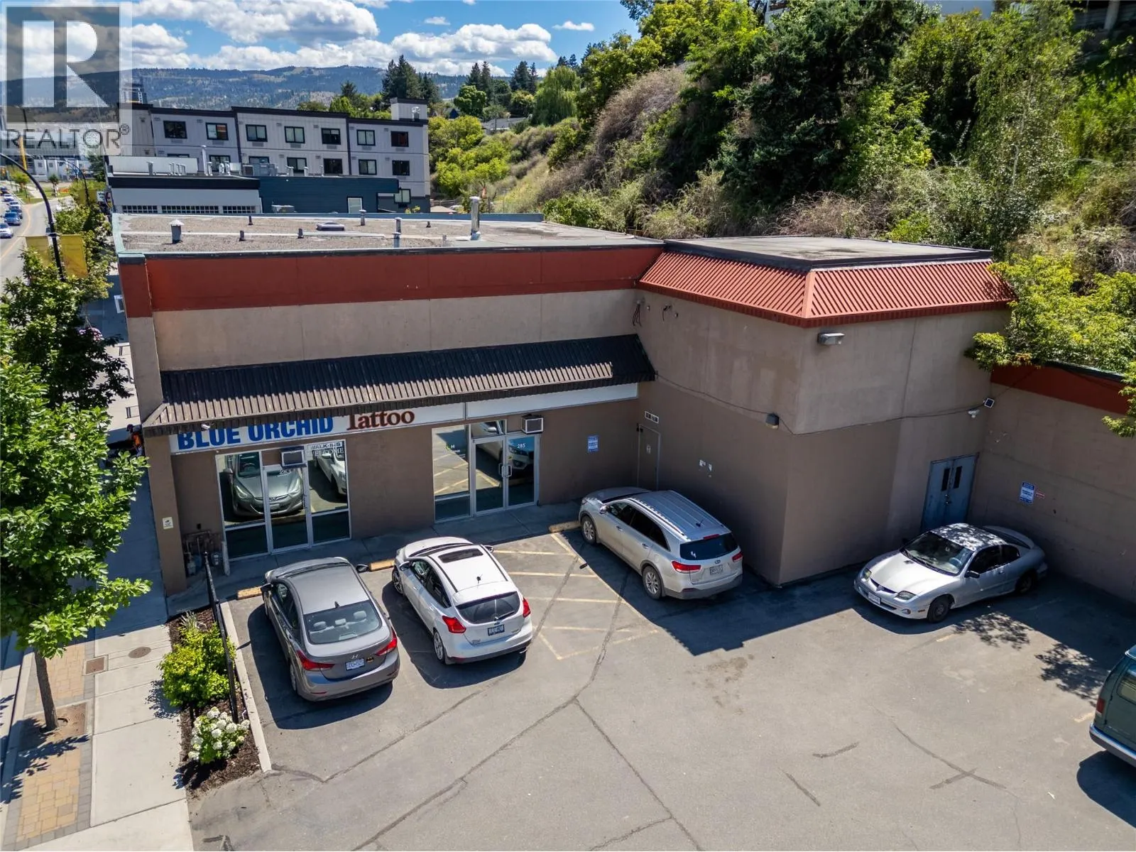 281 VICTORIA Street W
