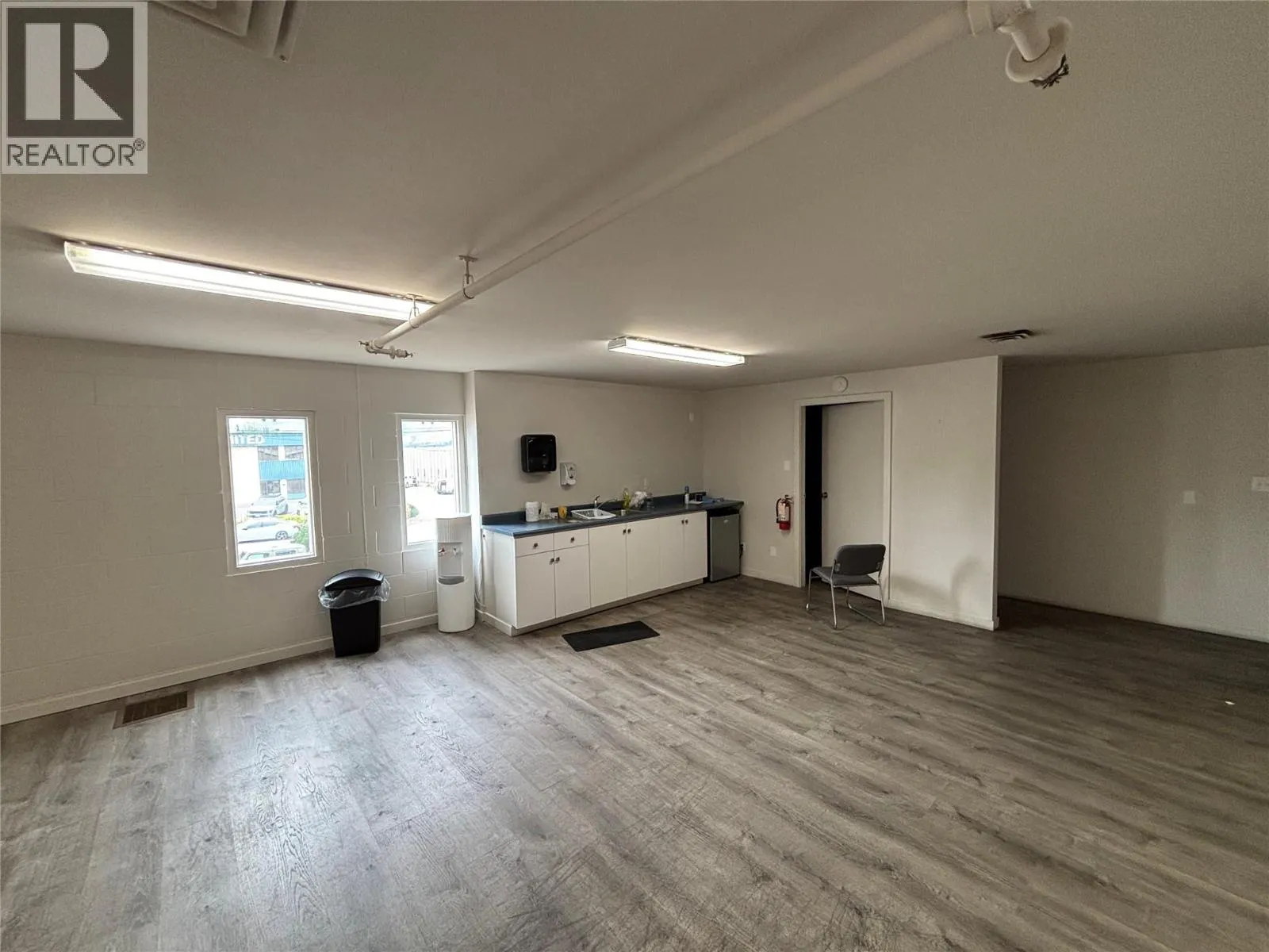 921 & 1021 Waddington Drive