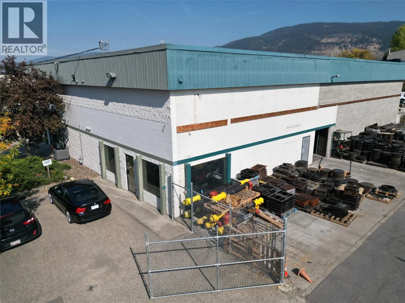 921 & 1021 Waddington Drive