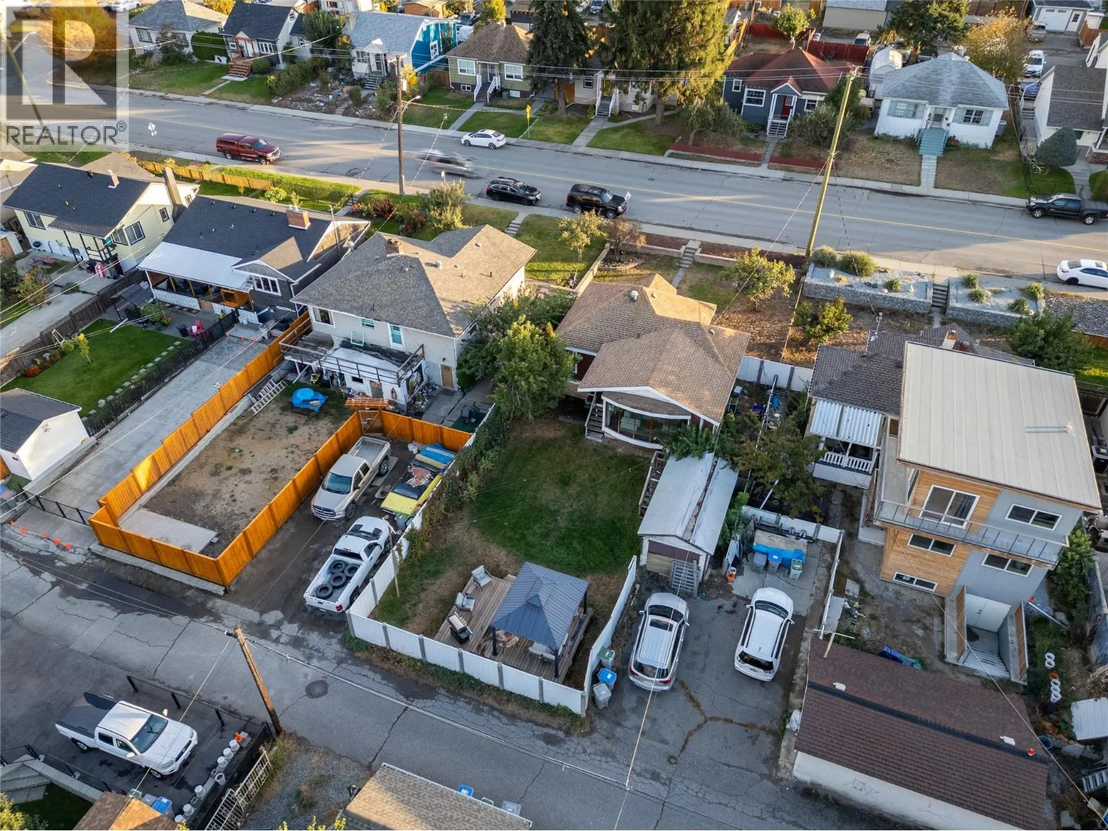 1244 COLUMBIA Street