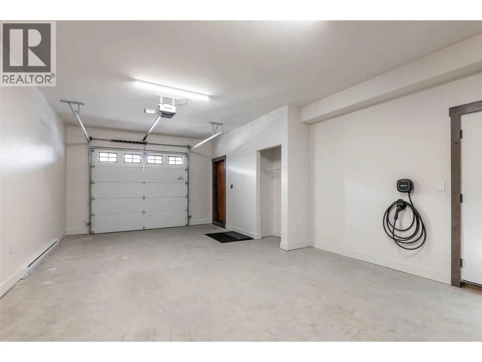 7000 MCGILLIVRAY LAKE Drive Unit# 14