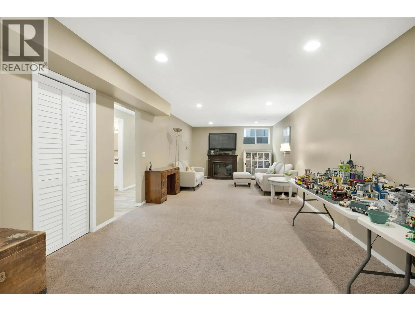 1918 MANNING Court