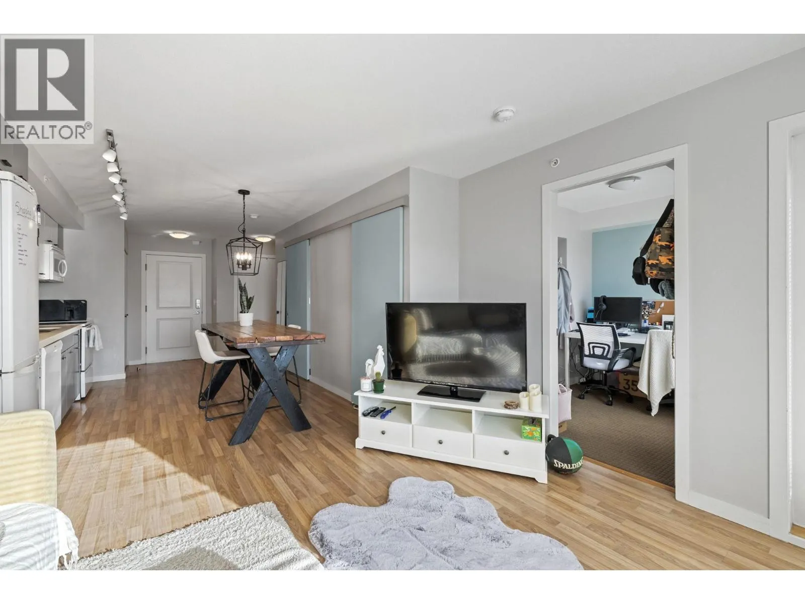 1550 Dickson Avenue Unit# 406