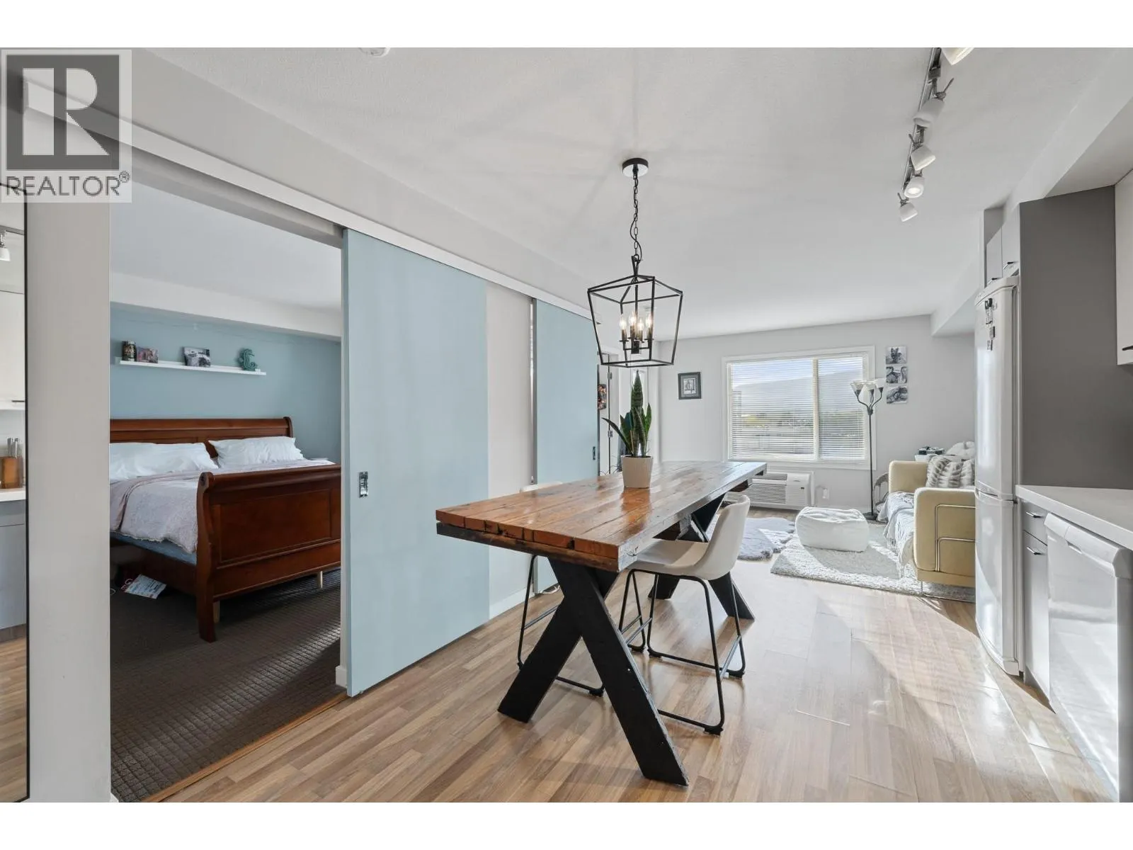 1550 Dickson Avenue Unit# 406