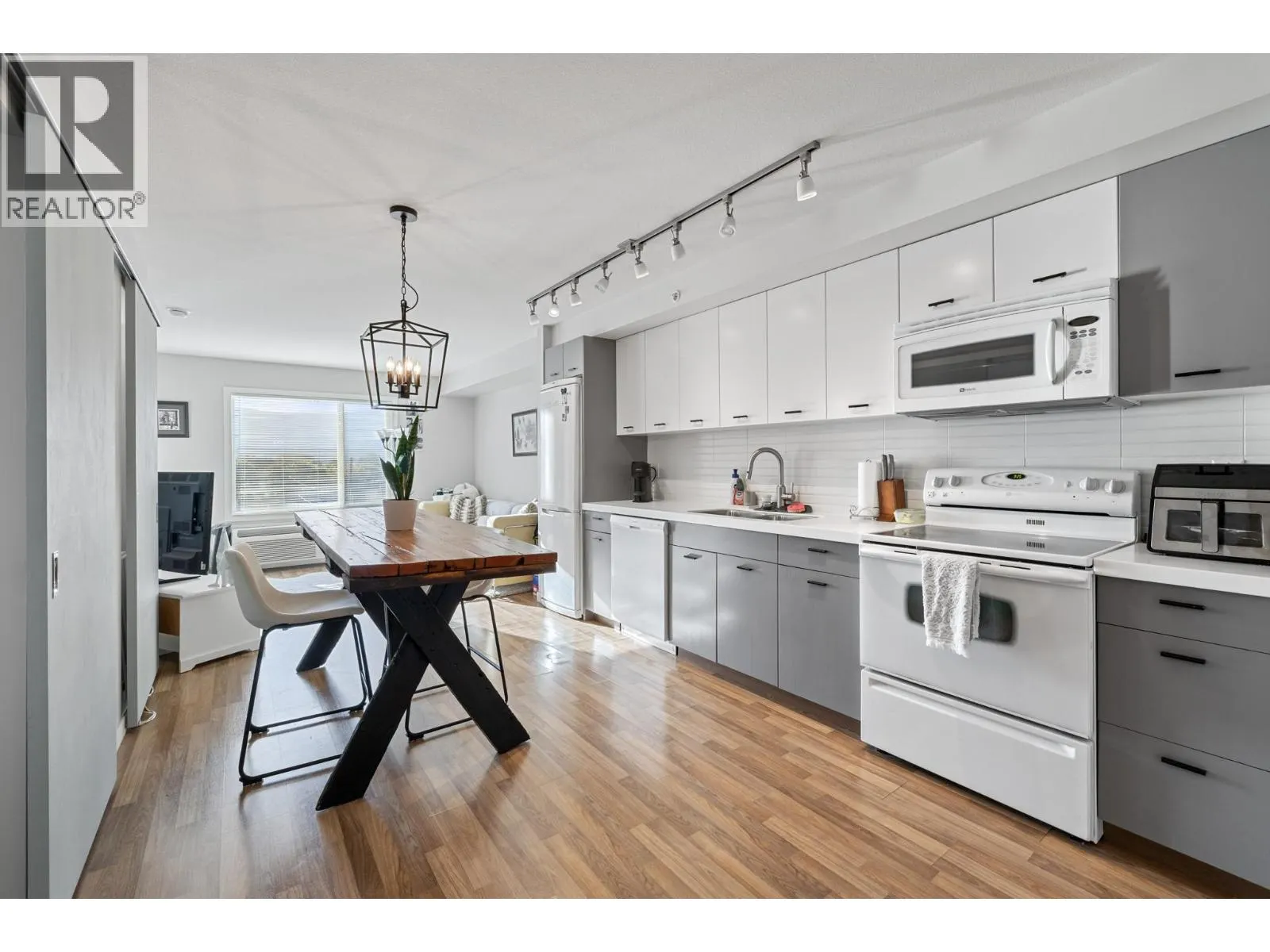 1550 Dickson Avenue Unit# 406