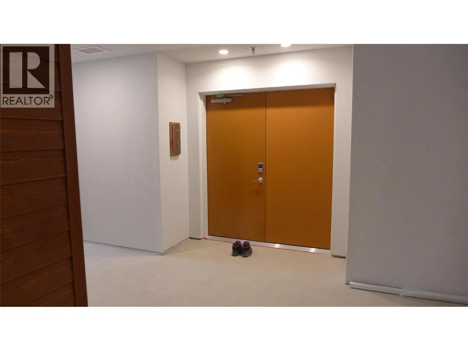 13419 Lakeshore Drive S Unit# 101
