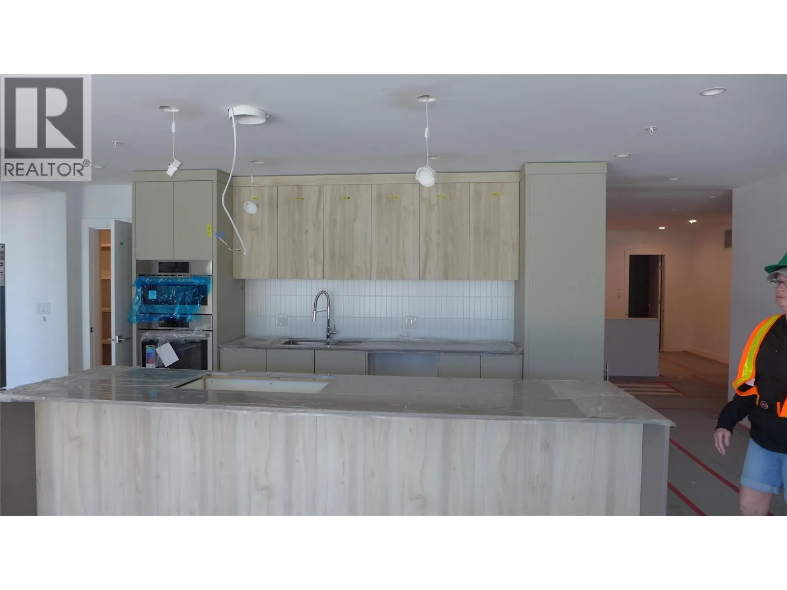 13419 Lakeshore Drive S Unit# 101
