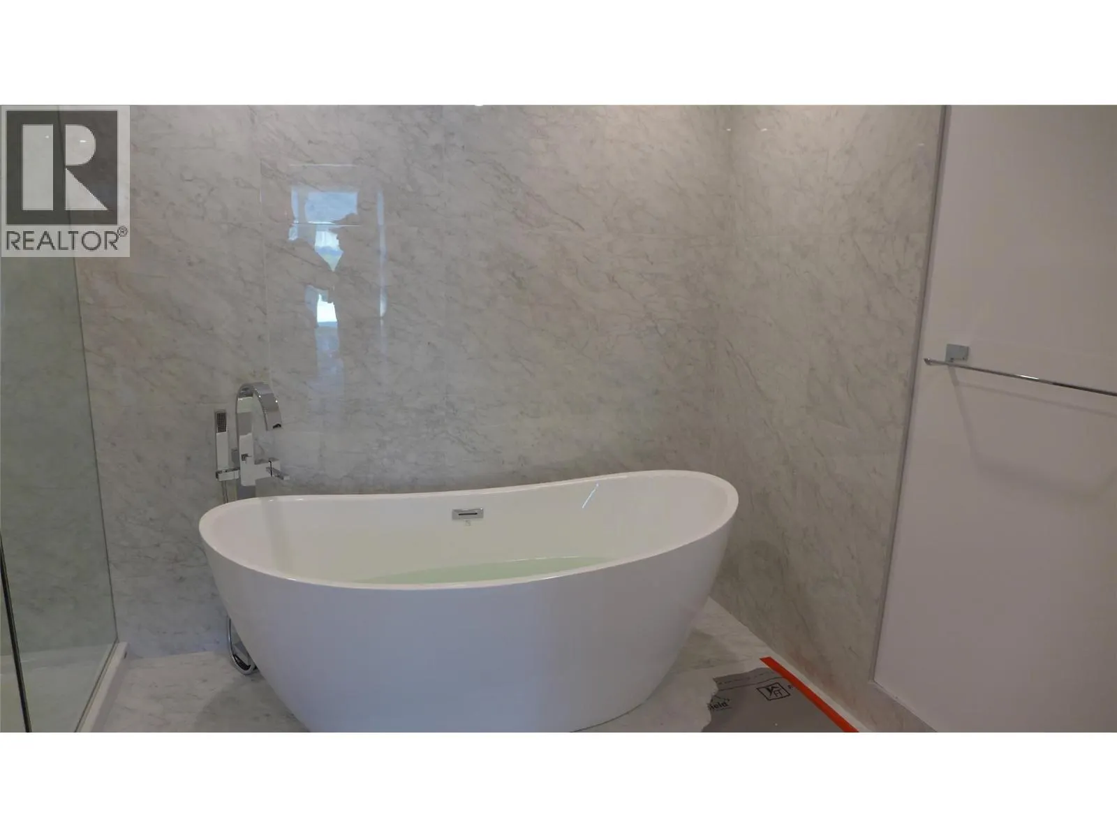 13419 Lakeshore Drive S Unit# 101