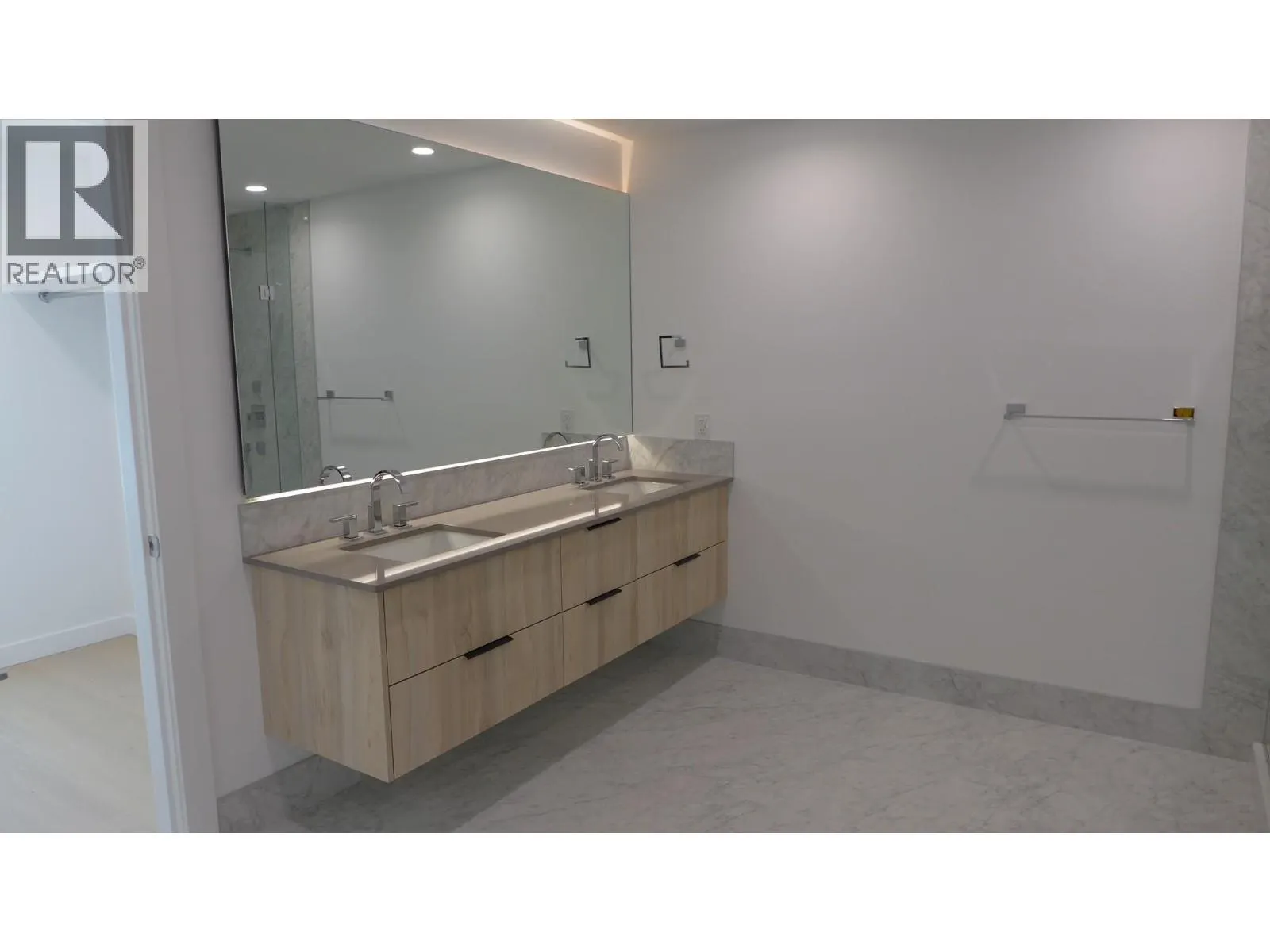 13419 Lakeshore Drive S Unit# 101