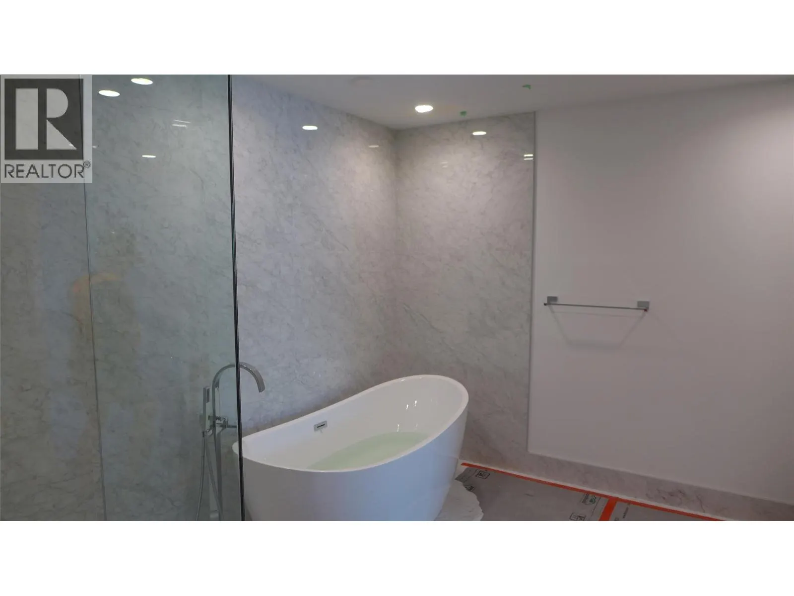 13419 Lakeshore Drive S Unit# 101