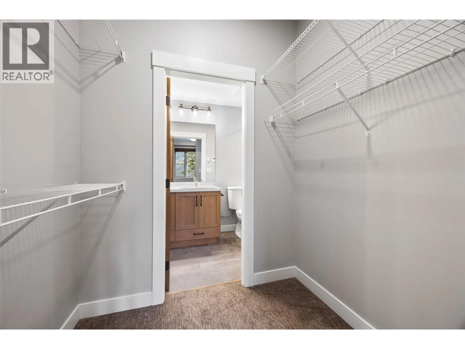 5045 VALLEY Drive Unit# 1