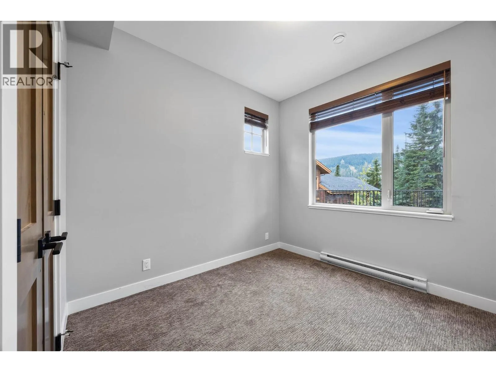 5045 VALLEY Drive Unit# 1