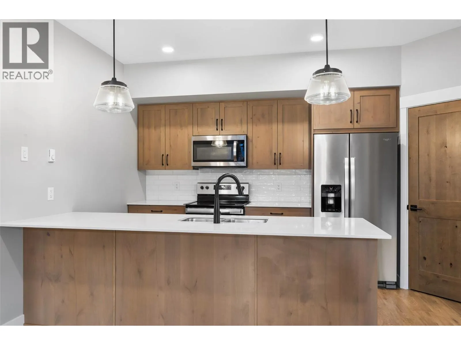 5045 VALLEY Drive Unit# 1