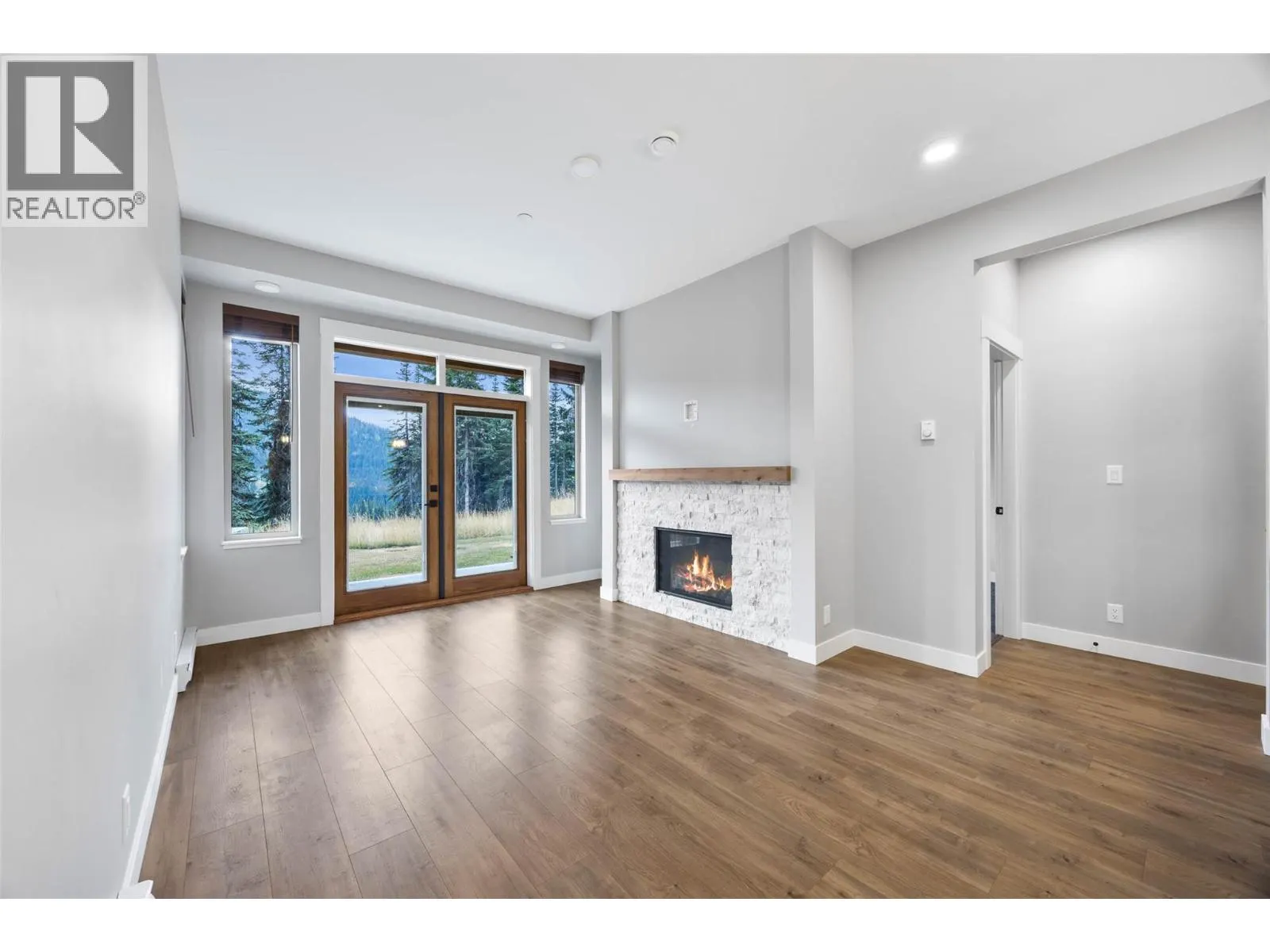 5045 VALLEY Drive Unit# 1