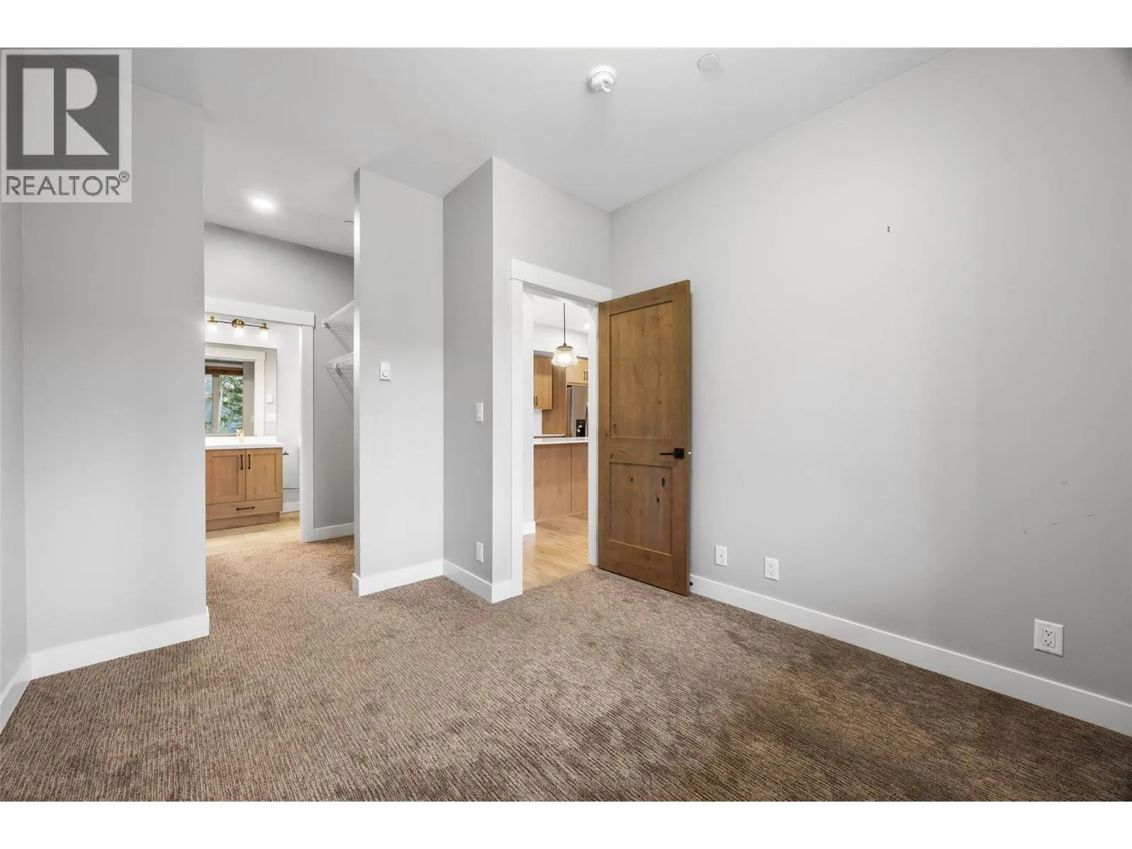 5045 VALLEY Drive Unit# 1