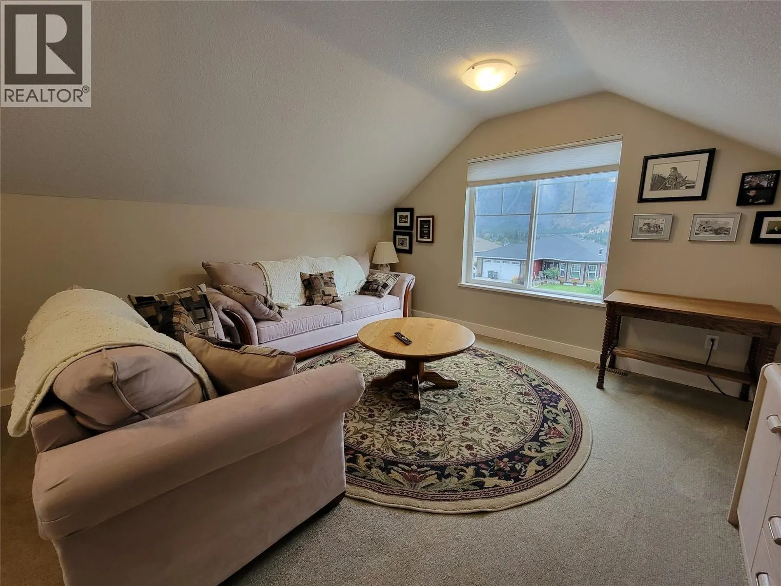 304 K View Crescent