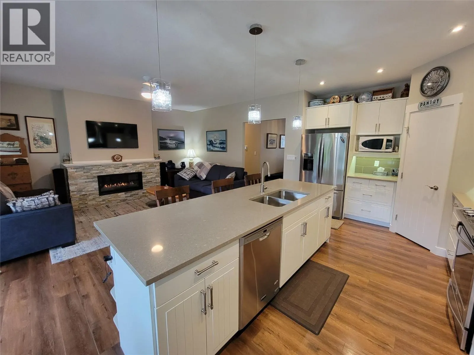 304 K View Crescent