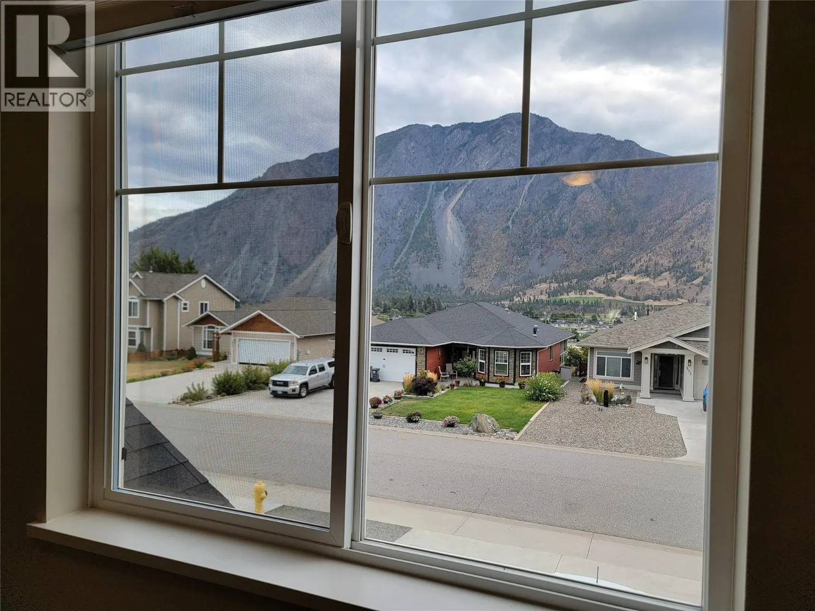304 K View Crescent