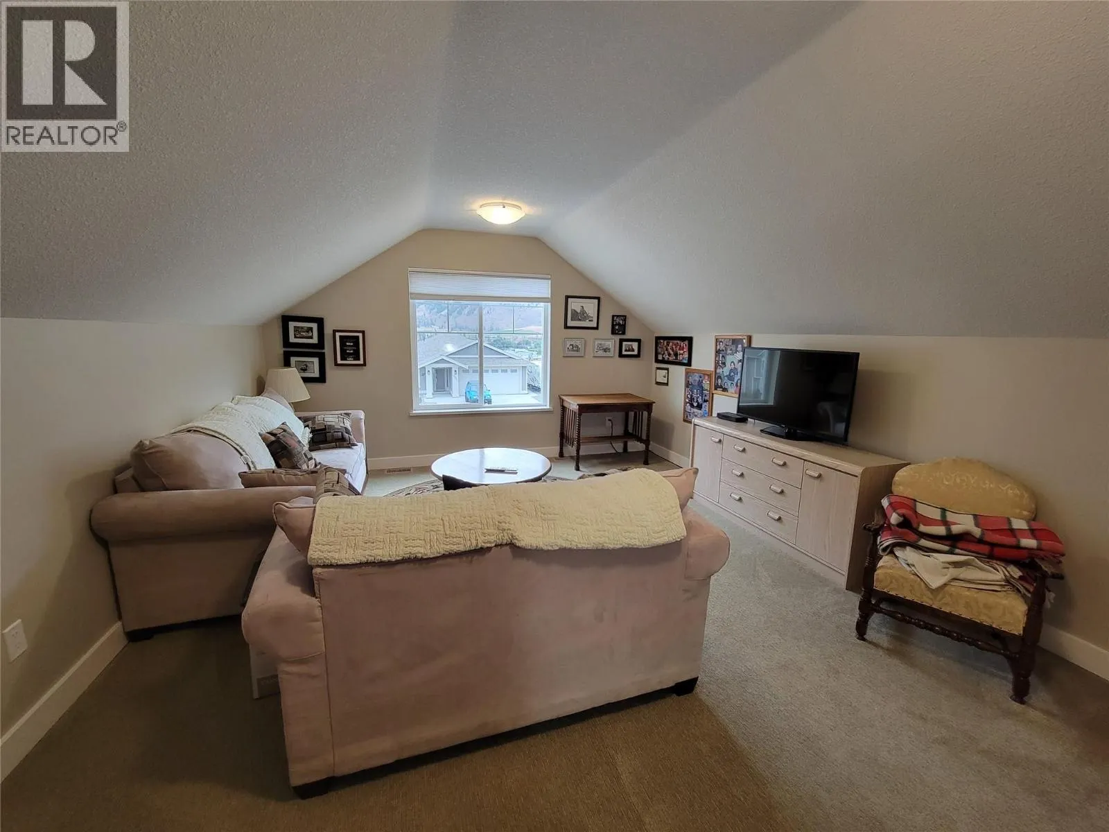 304 K View Crescent