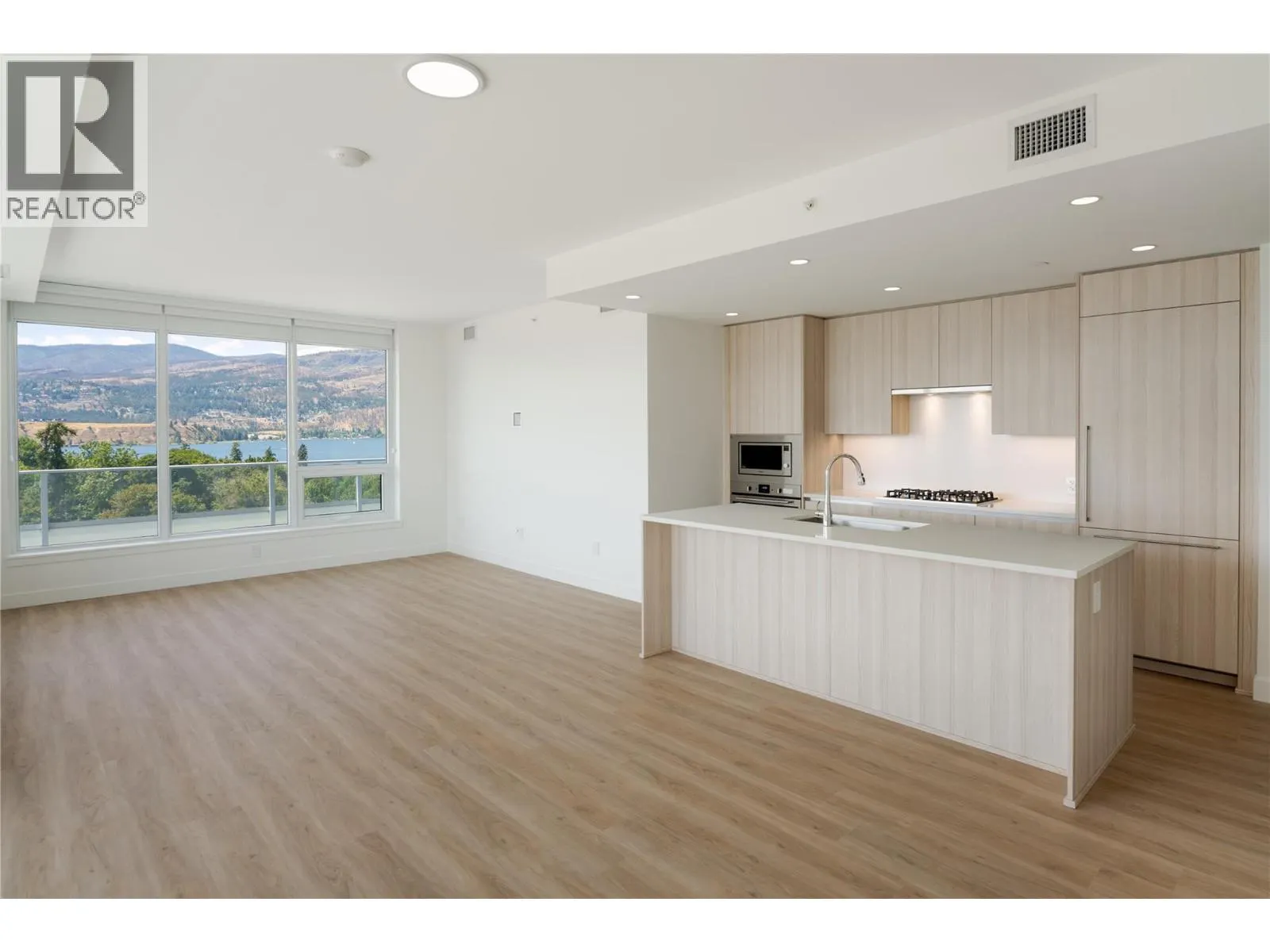 238 Leon Avenue Unit# 707