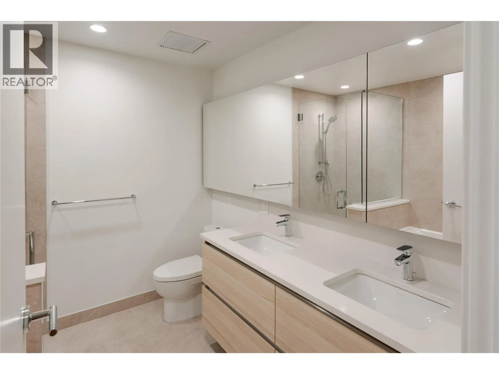 238 Leon Avenue Unit# 707