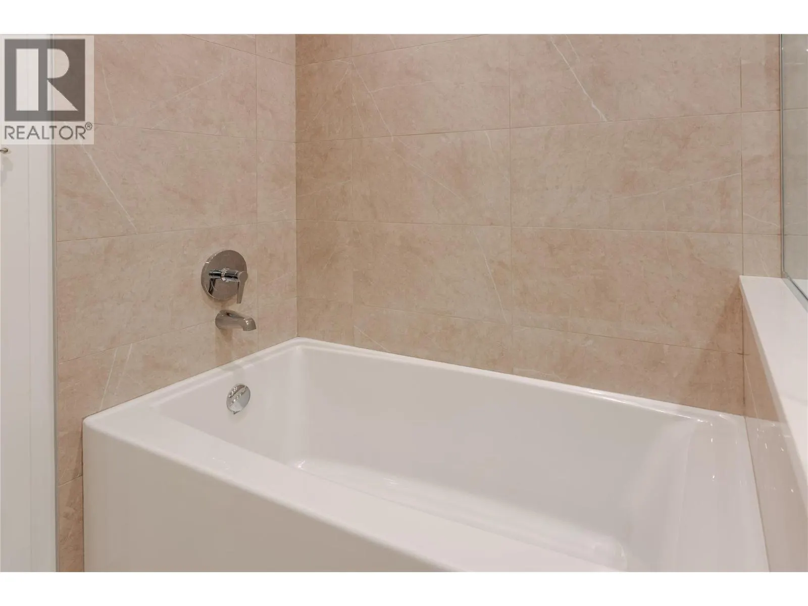 238 Leon Avenue Unit# 707