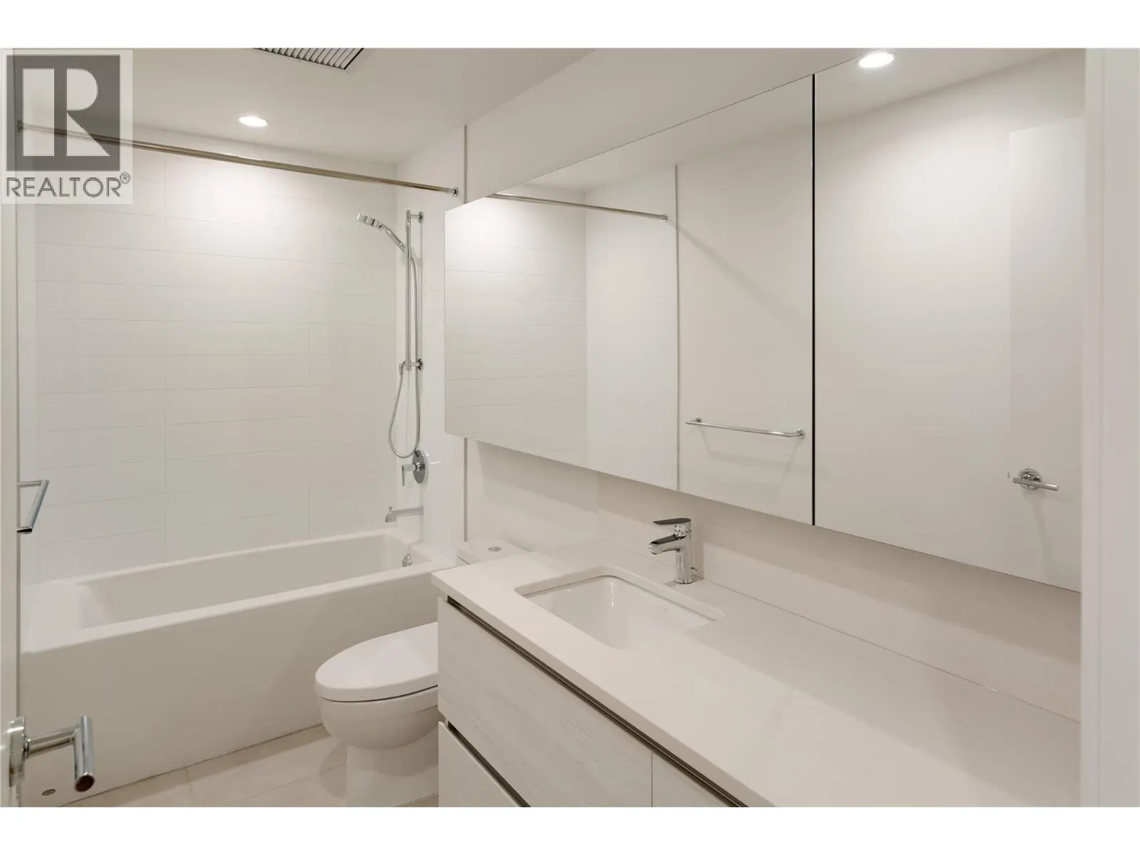 238 Leon Avenue Unit# 707