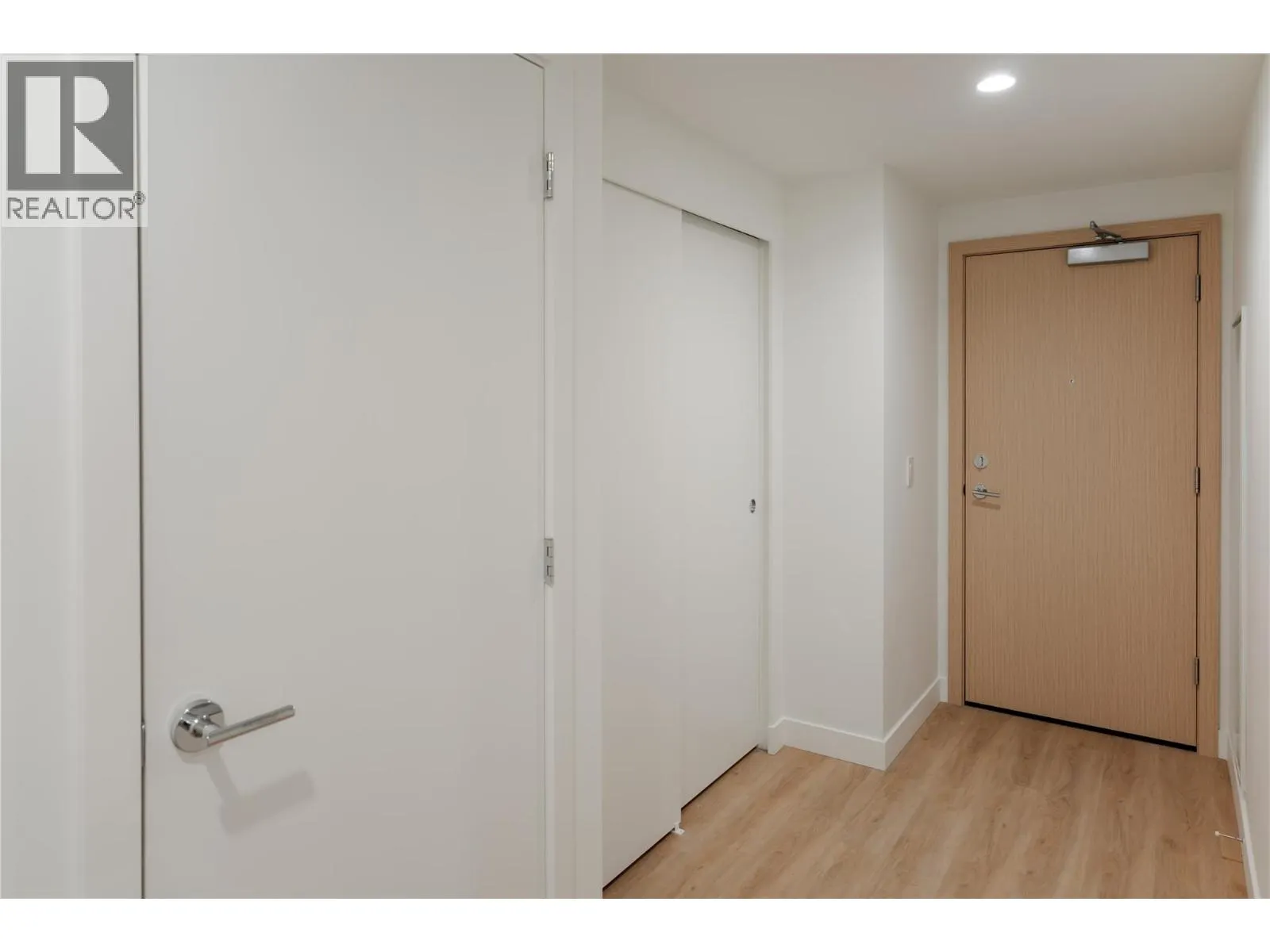 238 Leon Avenue Unit# 707