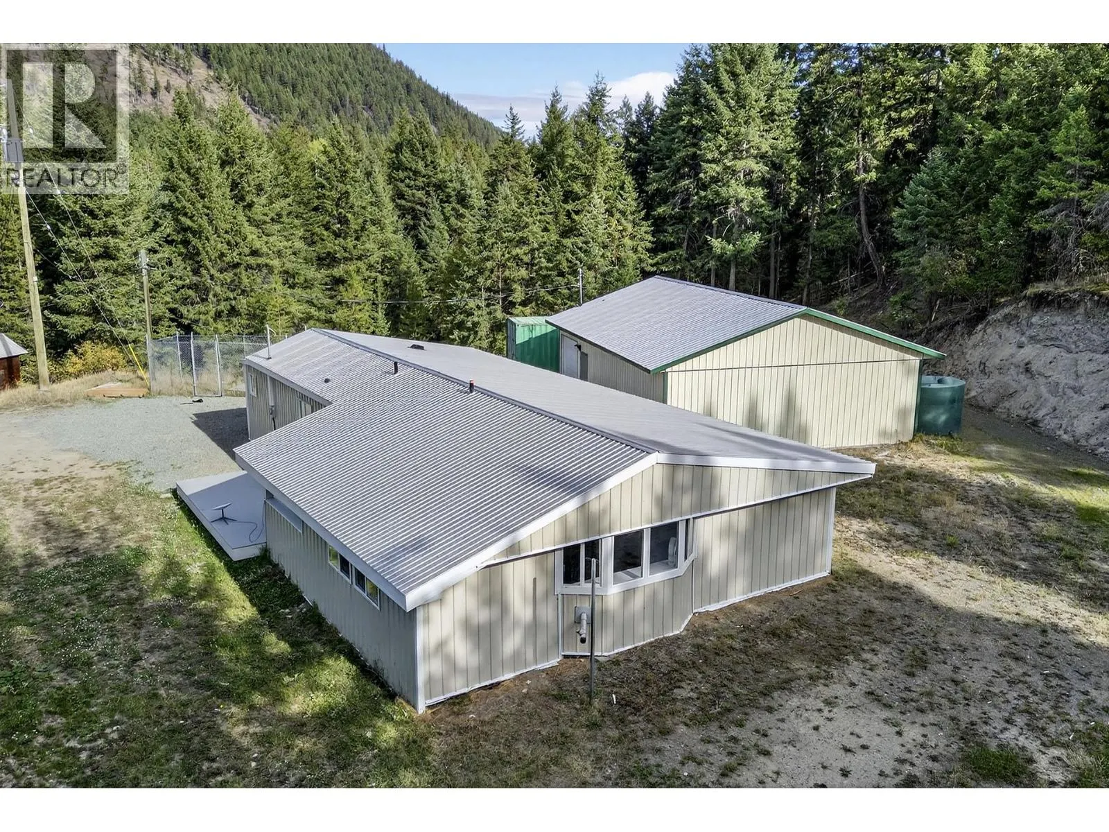 888 Barriere Lakes Road