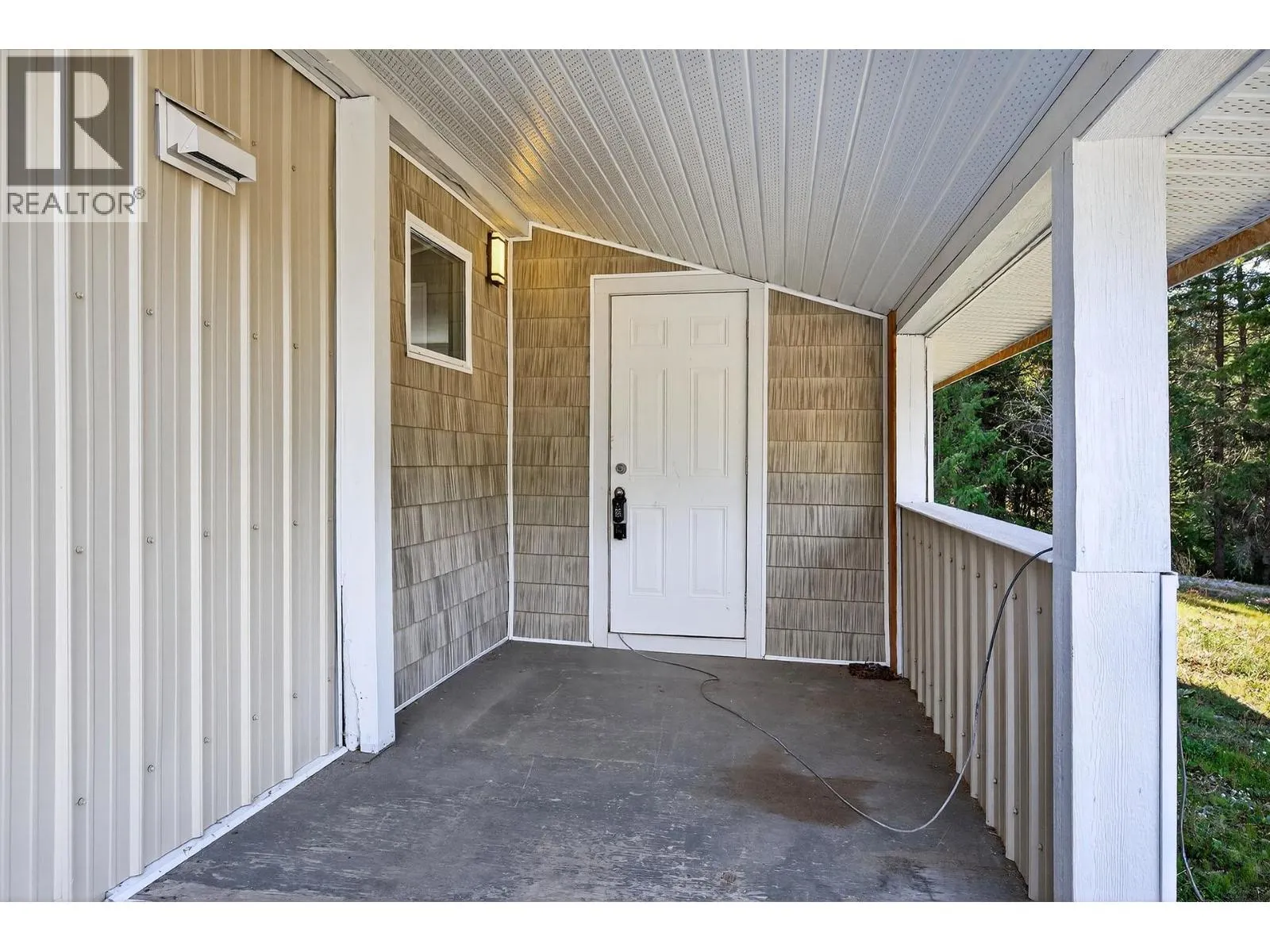 888 Barriere Lakes Road