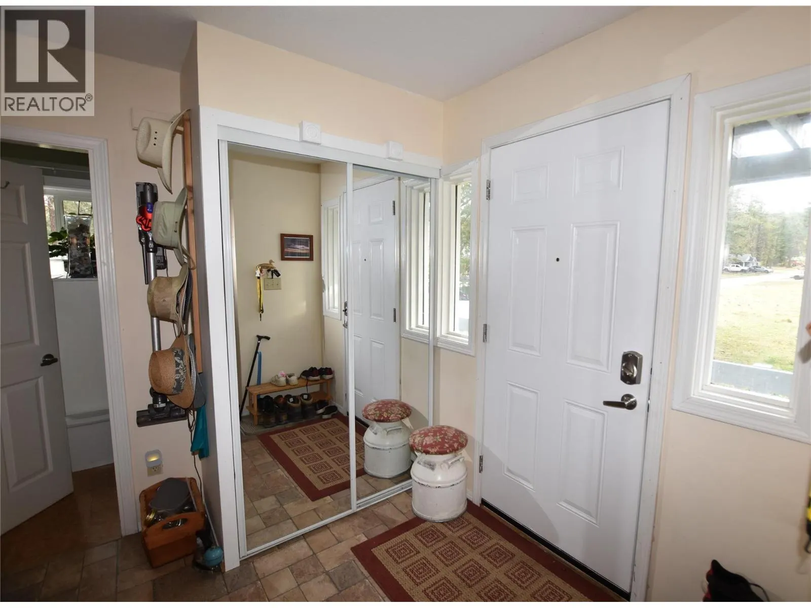 415 Hummingbird Avenue