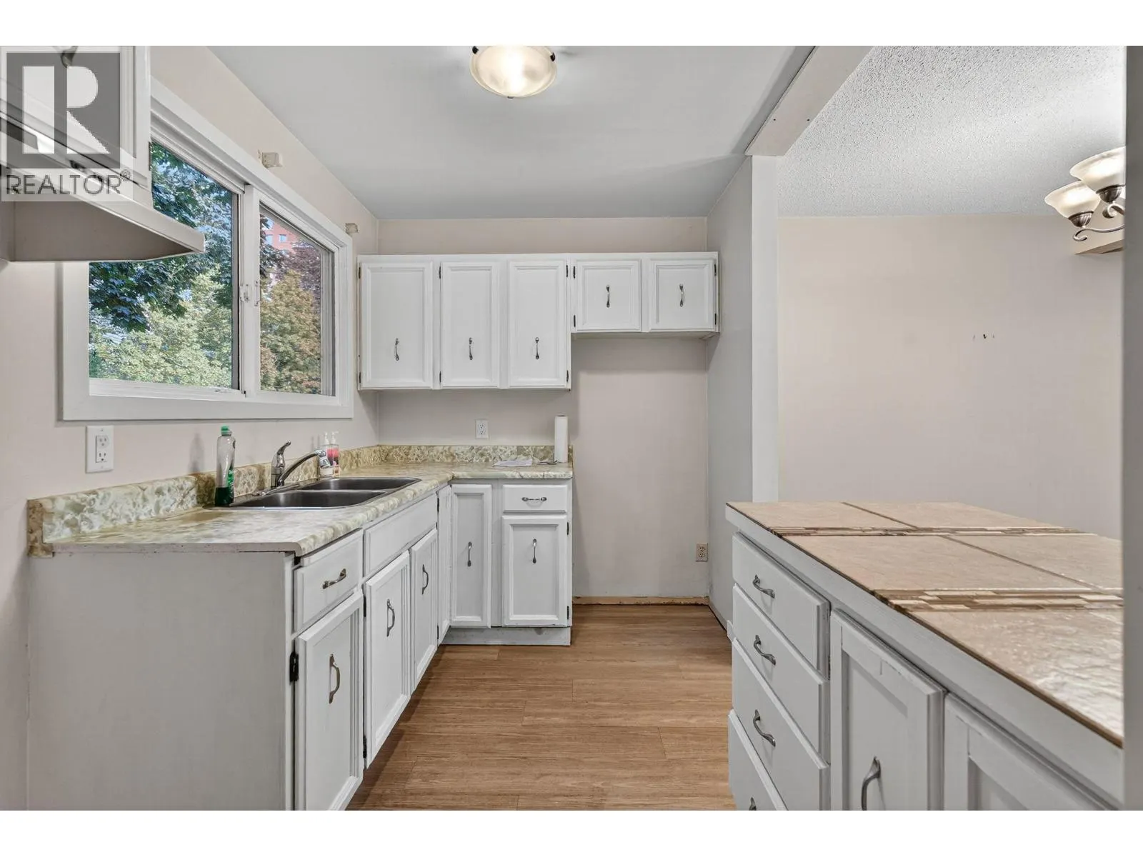 1153 Bernard Avenue Unit# 9