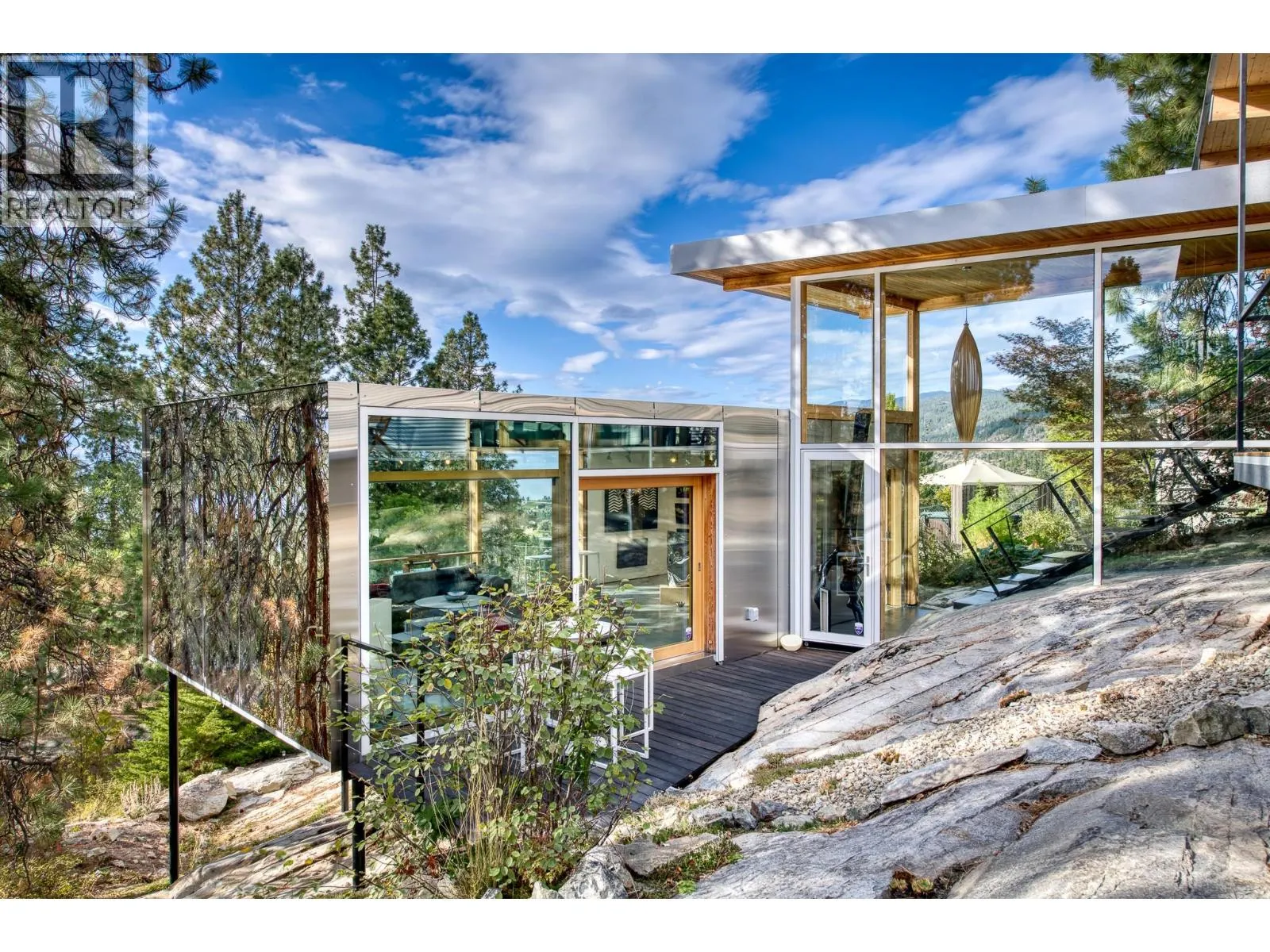 2843 Arawana Place