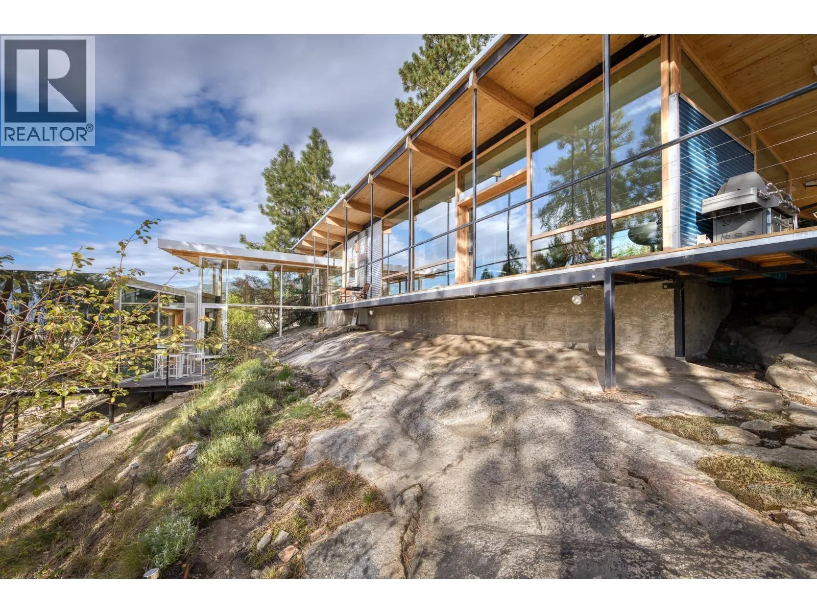 2843 Arawana Place