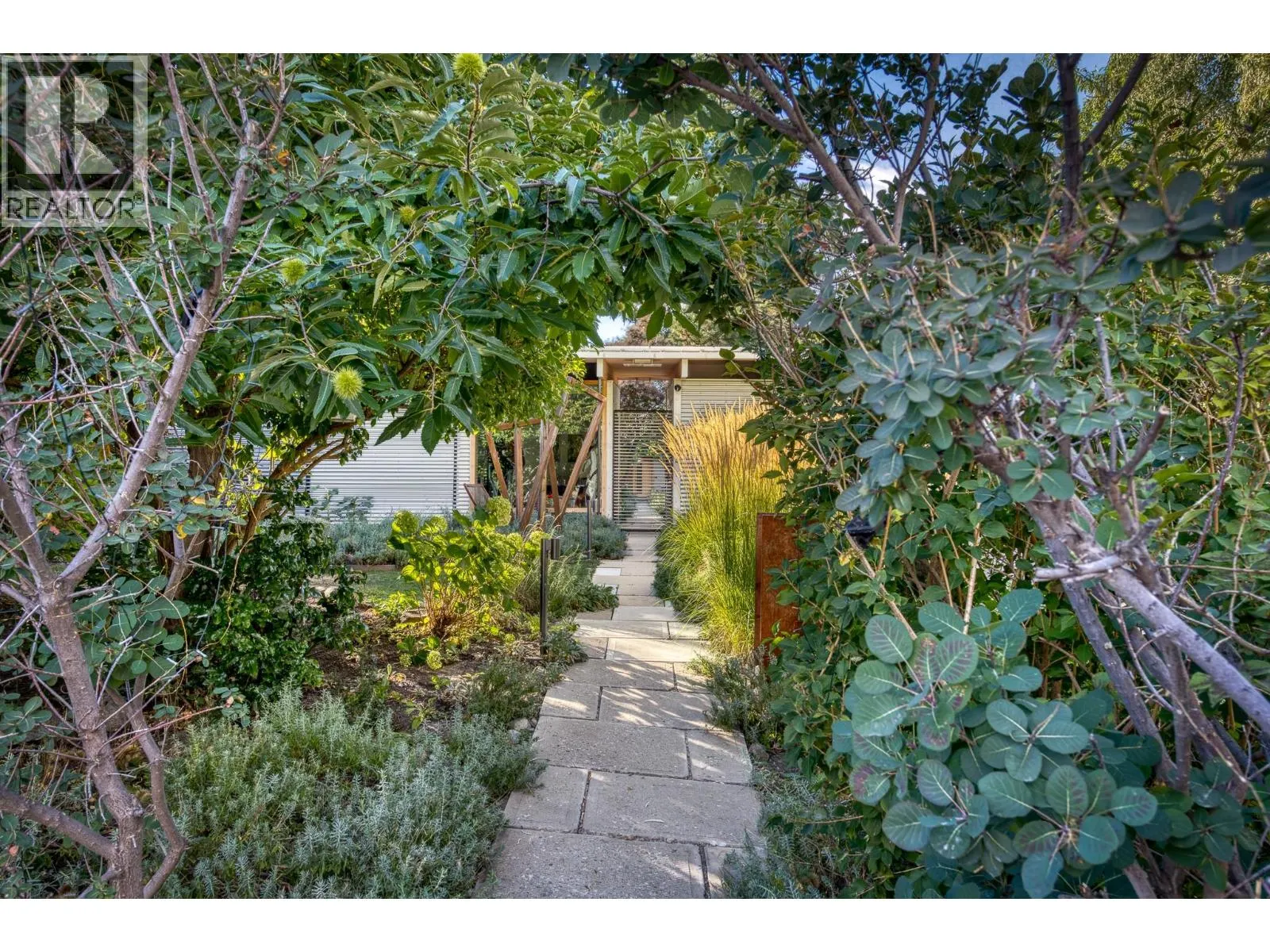 2843 Arawana Place