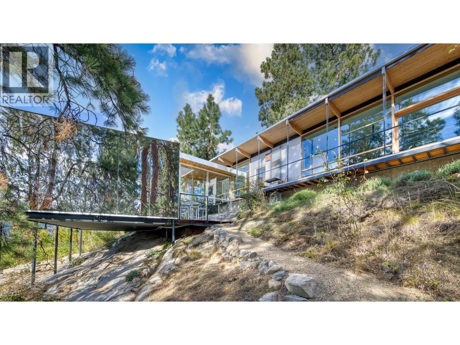 2843 Arawana Place