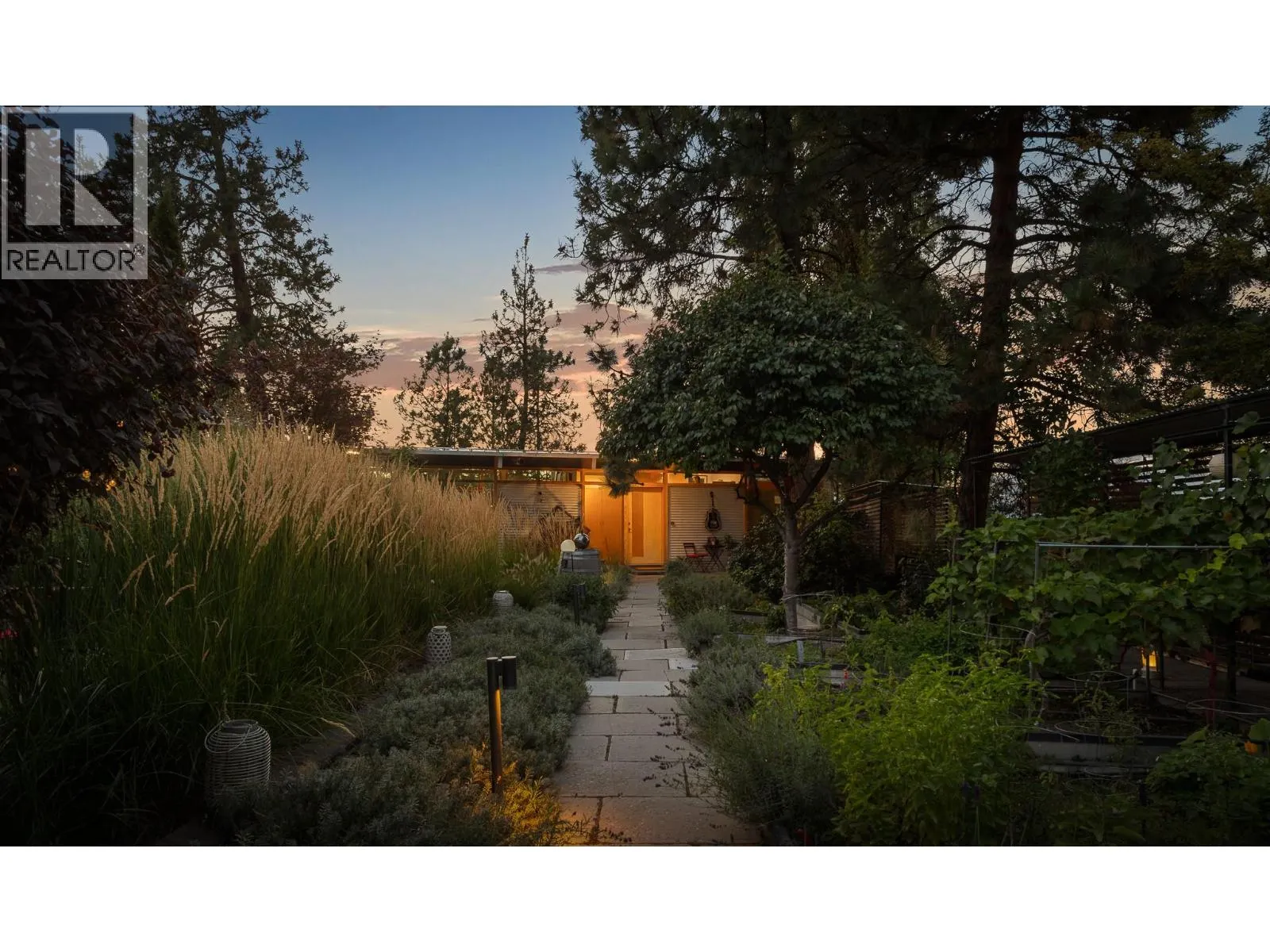 2843 Arawana Place