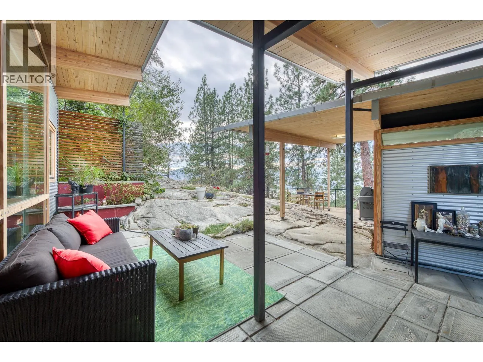 2843 Arawana Place
