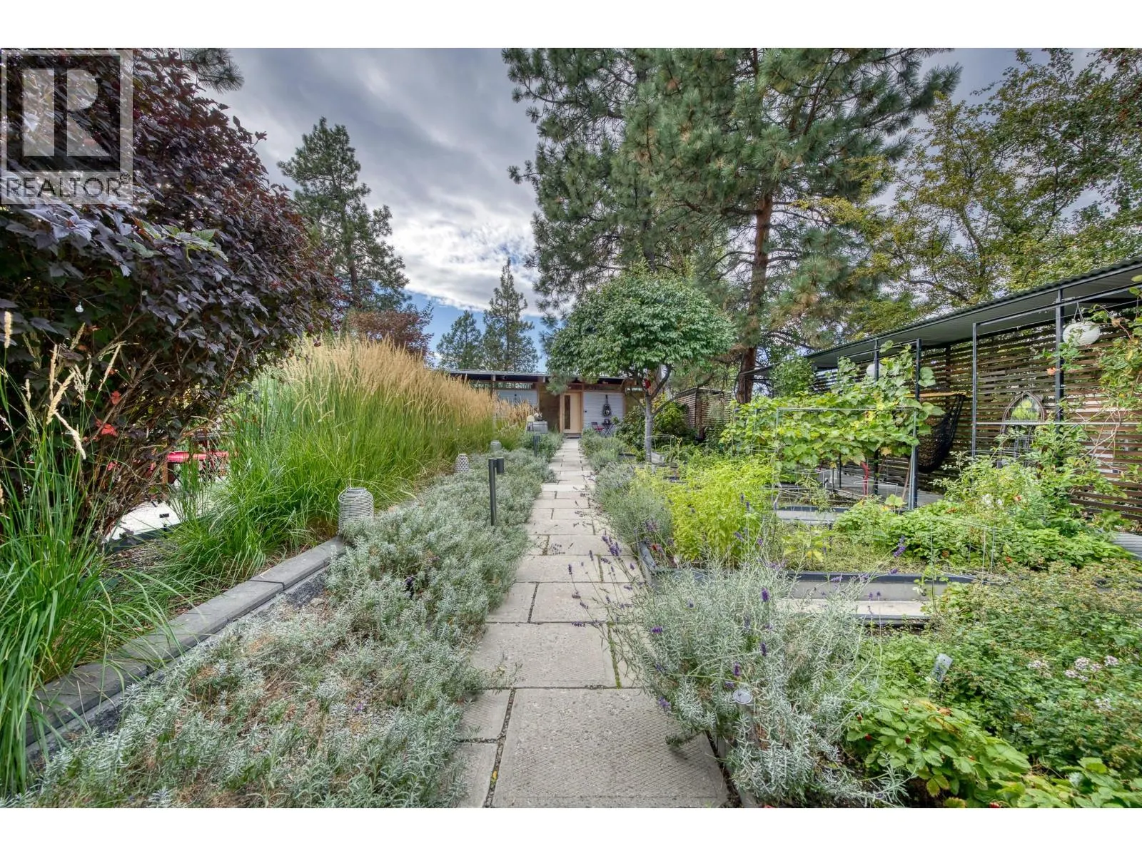 2843 Arawana Place