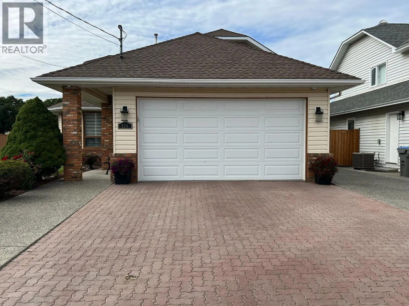 864 NICOLANI Drive