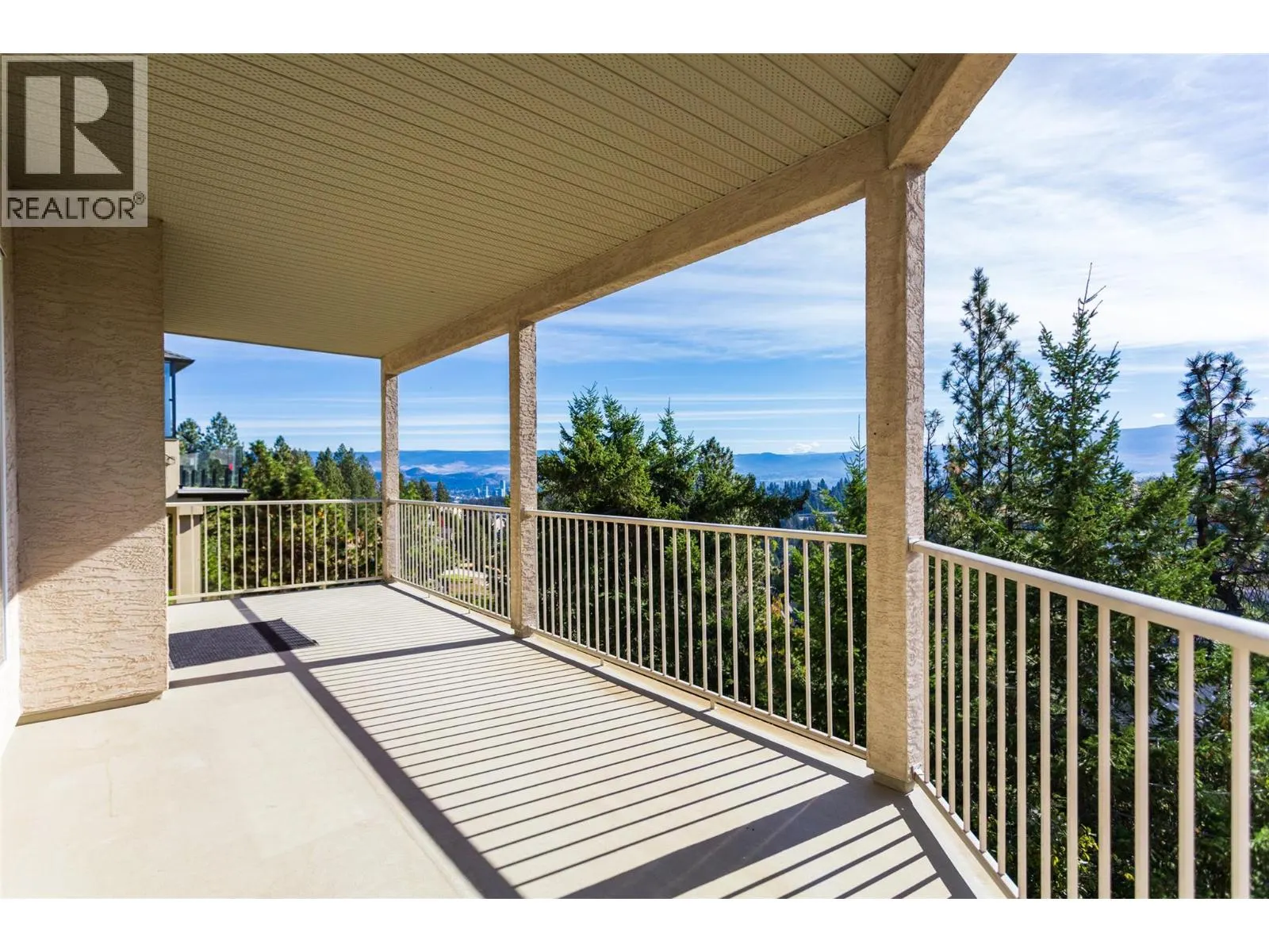 1084 Aurora Heights