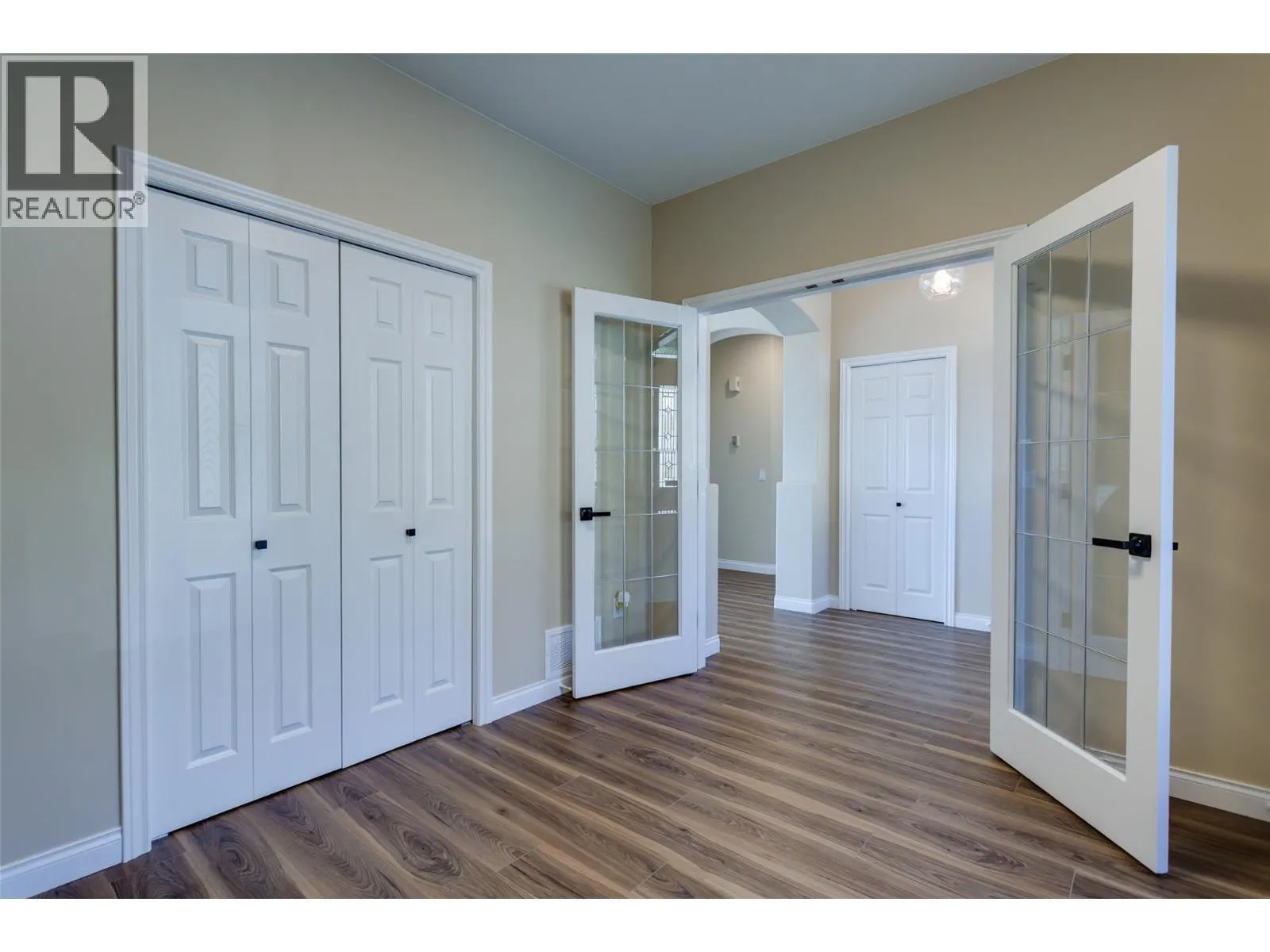 1084 Aurora Heights