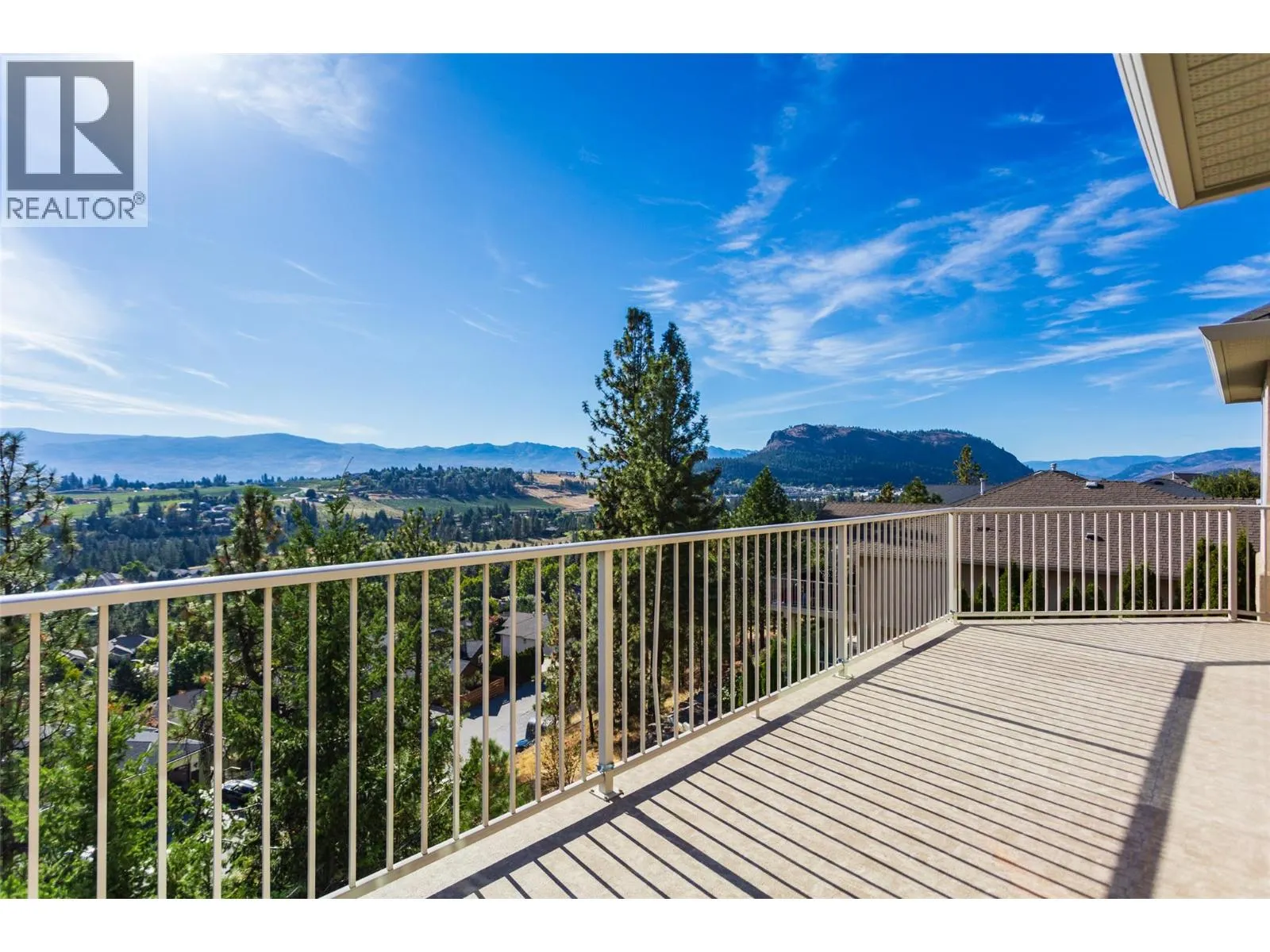 1084 Aurora Heights