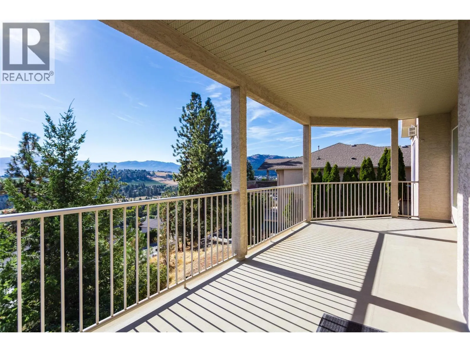 1084 Aurora Heights