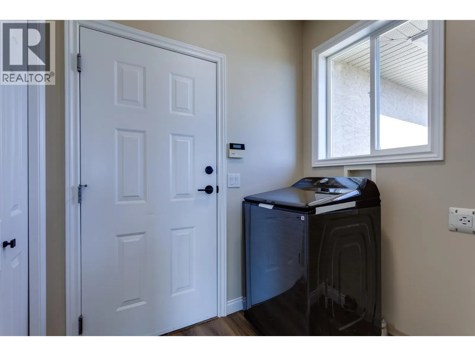 1084 Aurora Heights