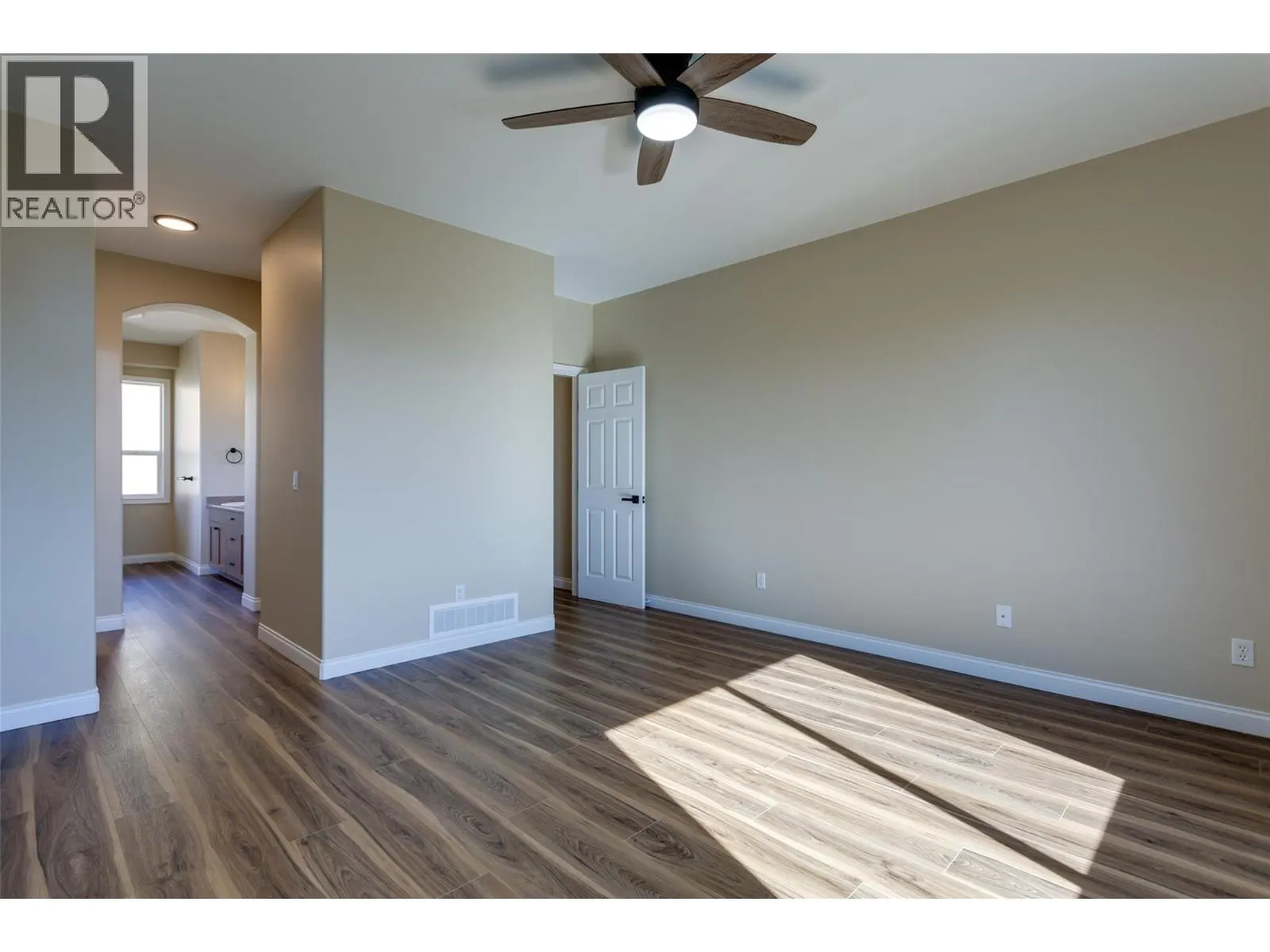 1084 Aurora Heights