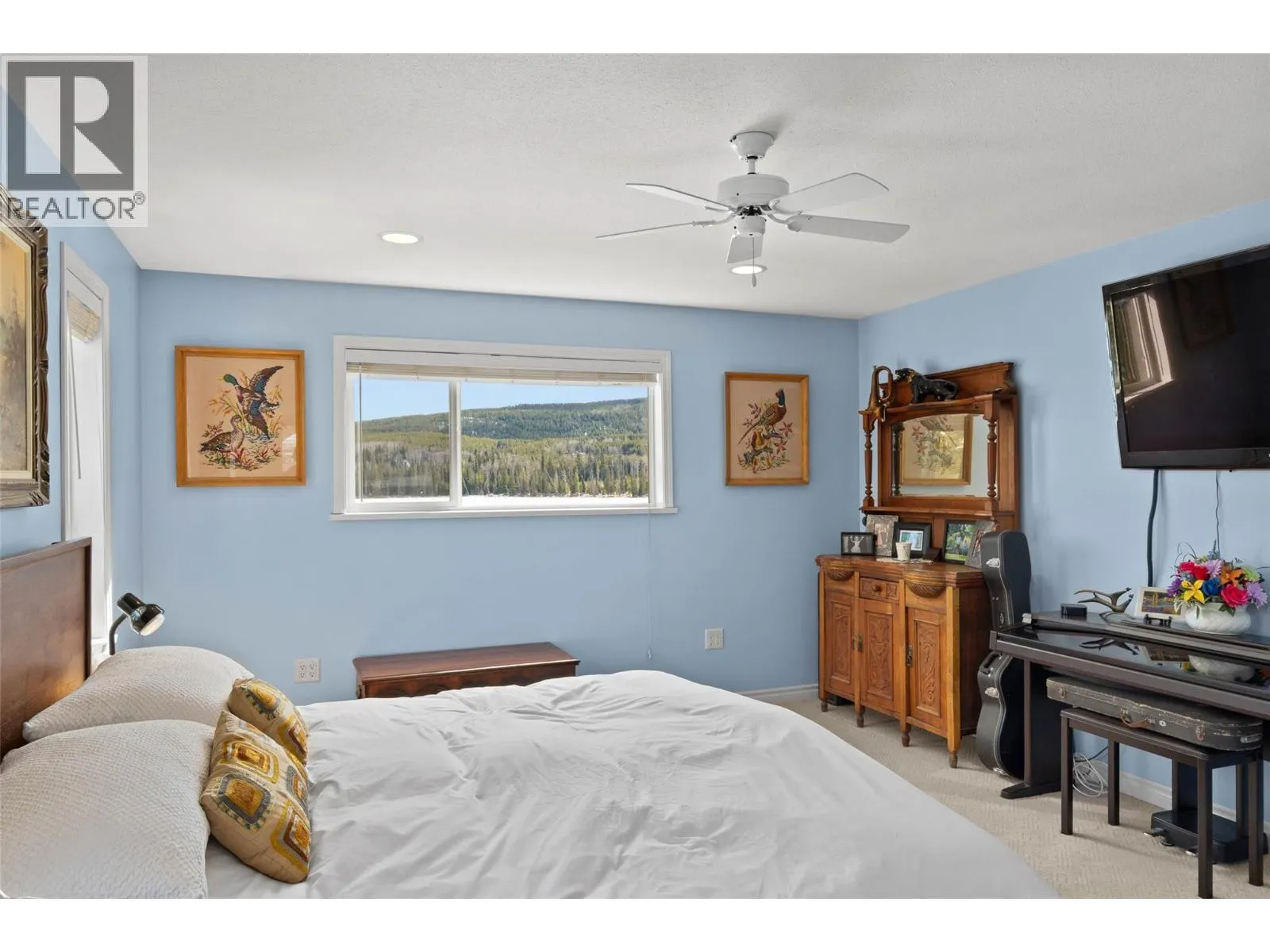3848 RAINBOW/3861 WATER ST Drive