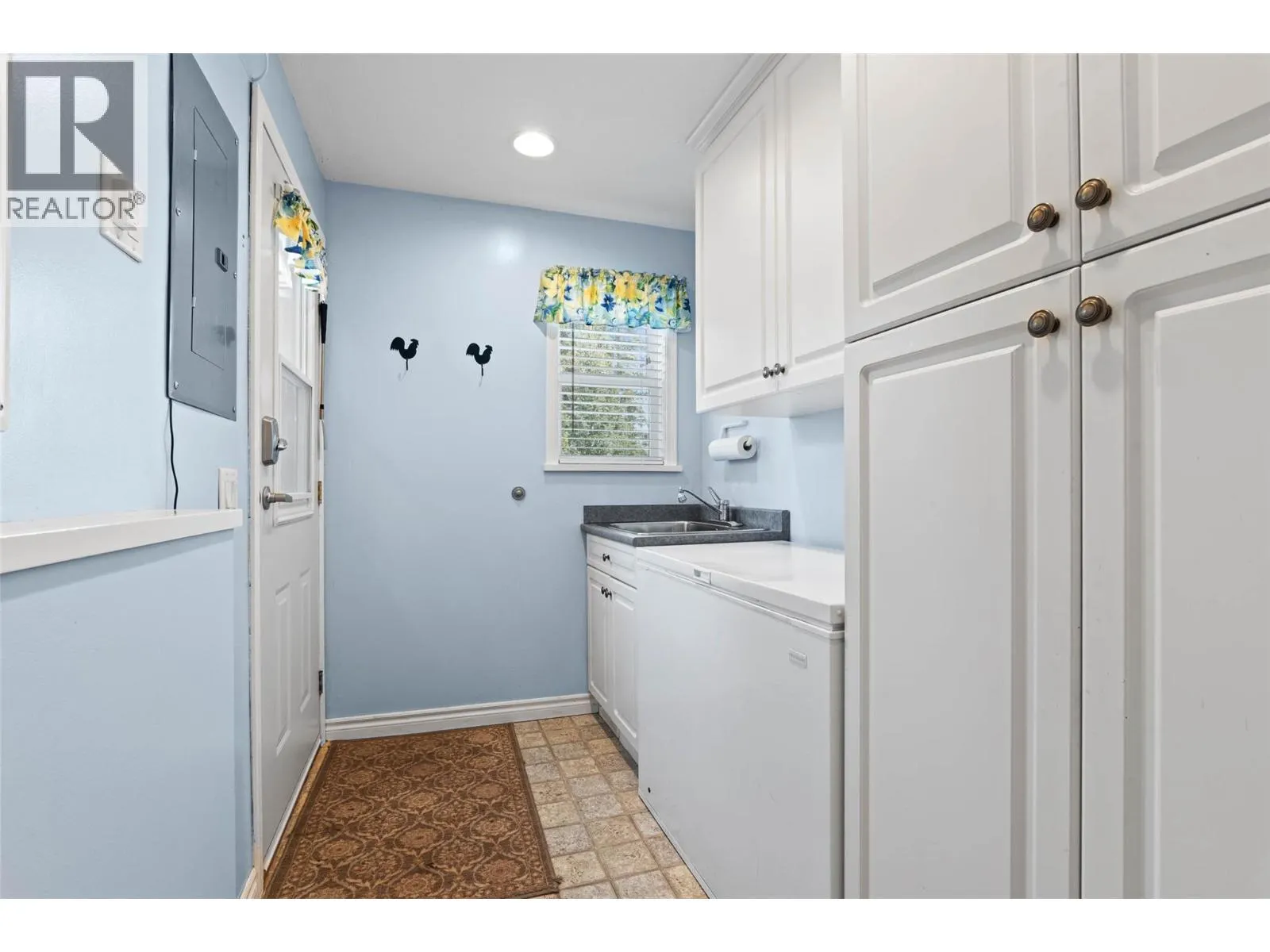 3848 RAINBOW/3861 WATER ST Drive